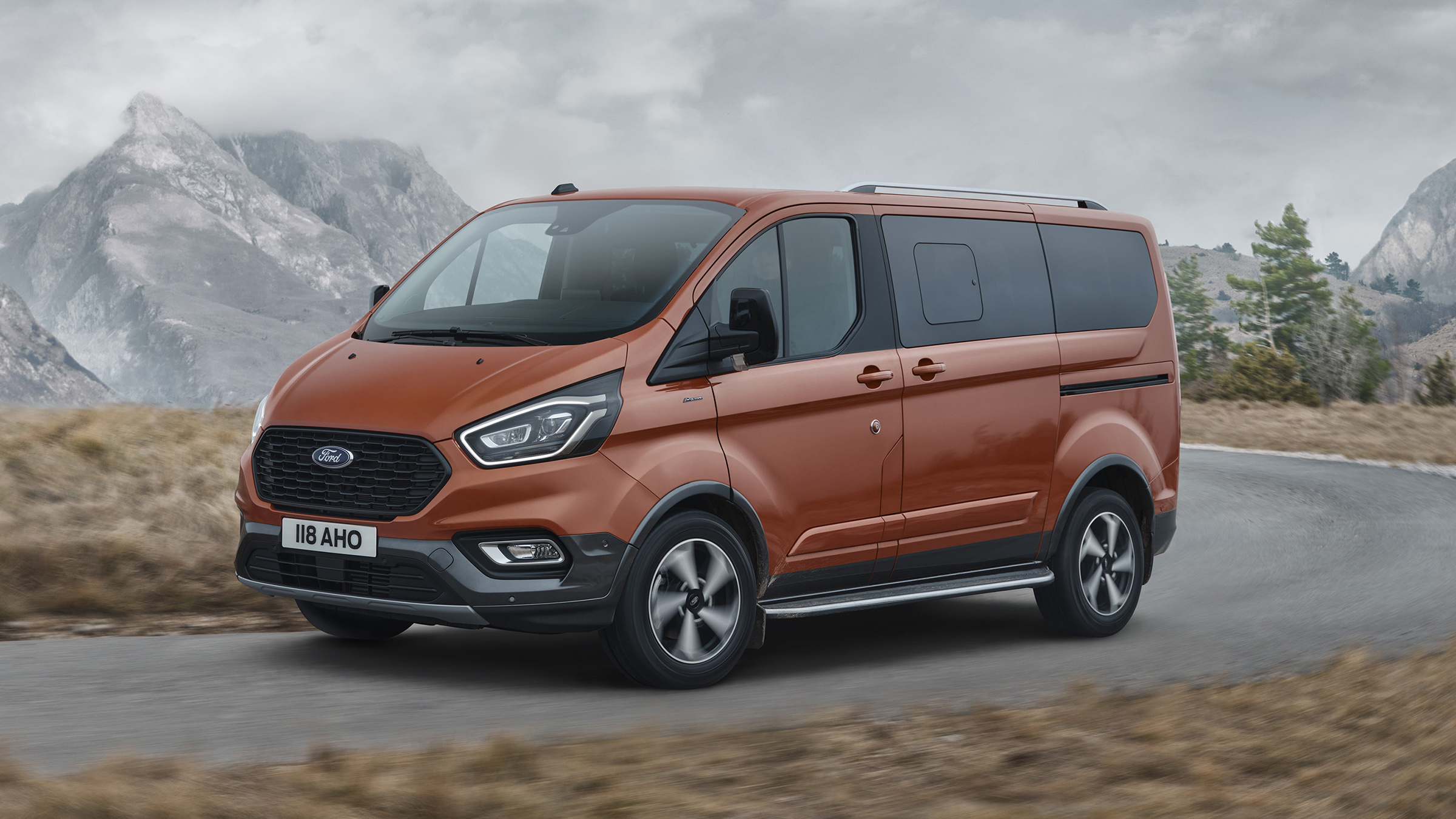 Ford Tourneo Custom Active driving