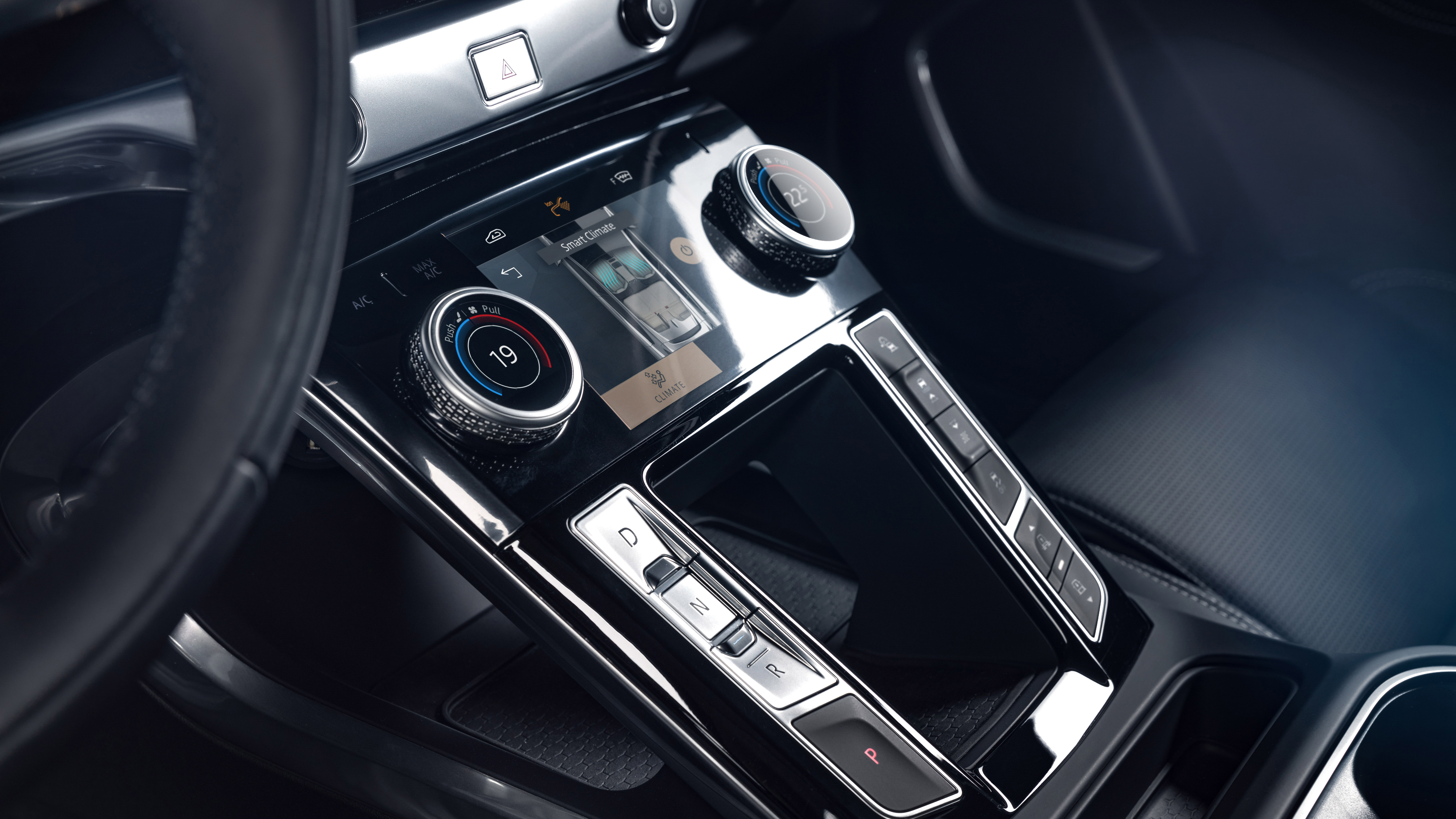 2020 Jaguar I-Pace - centre console 