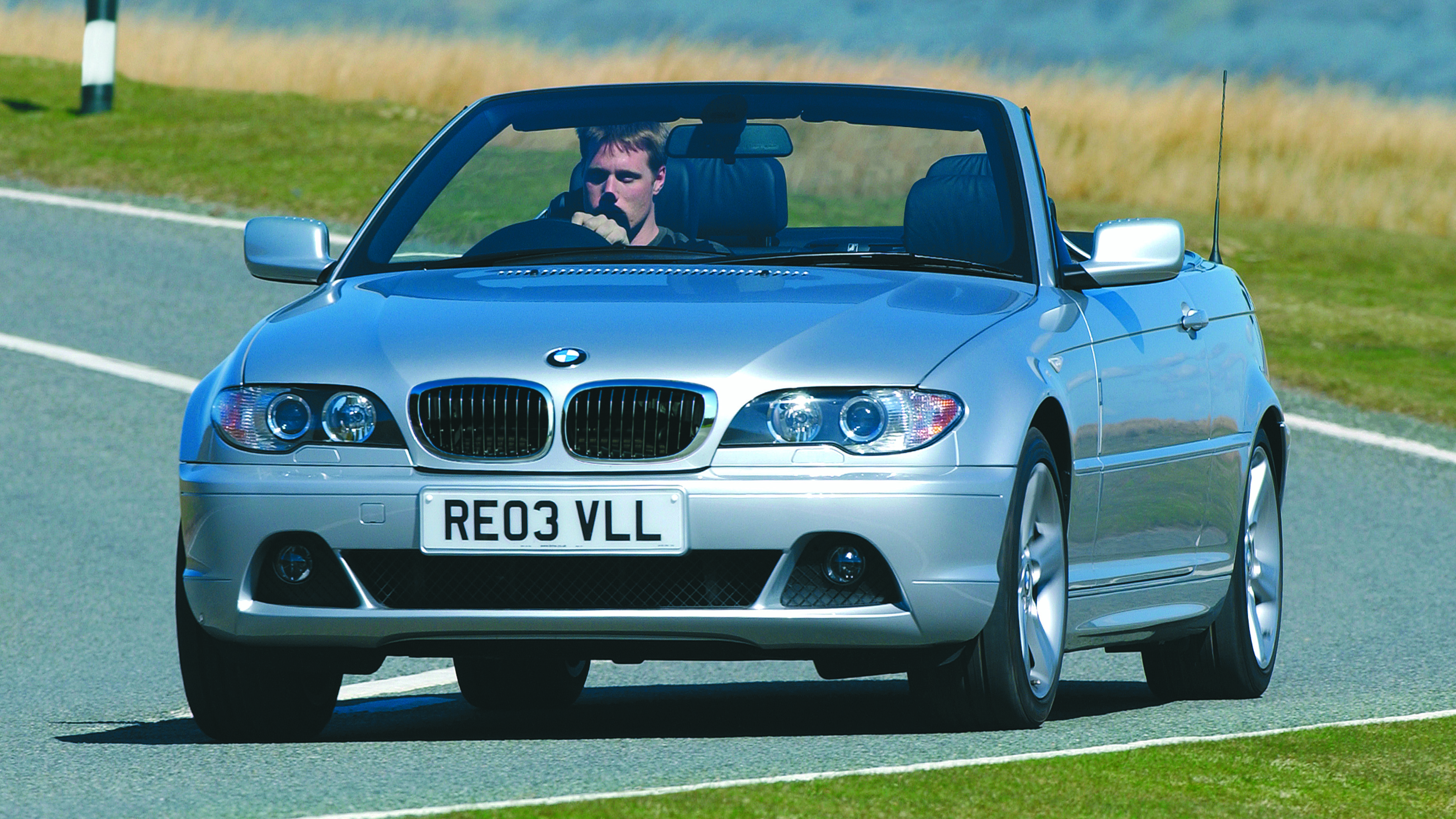 BMW 3 Series convertible - front 3/4 tracking 