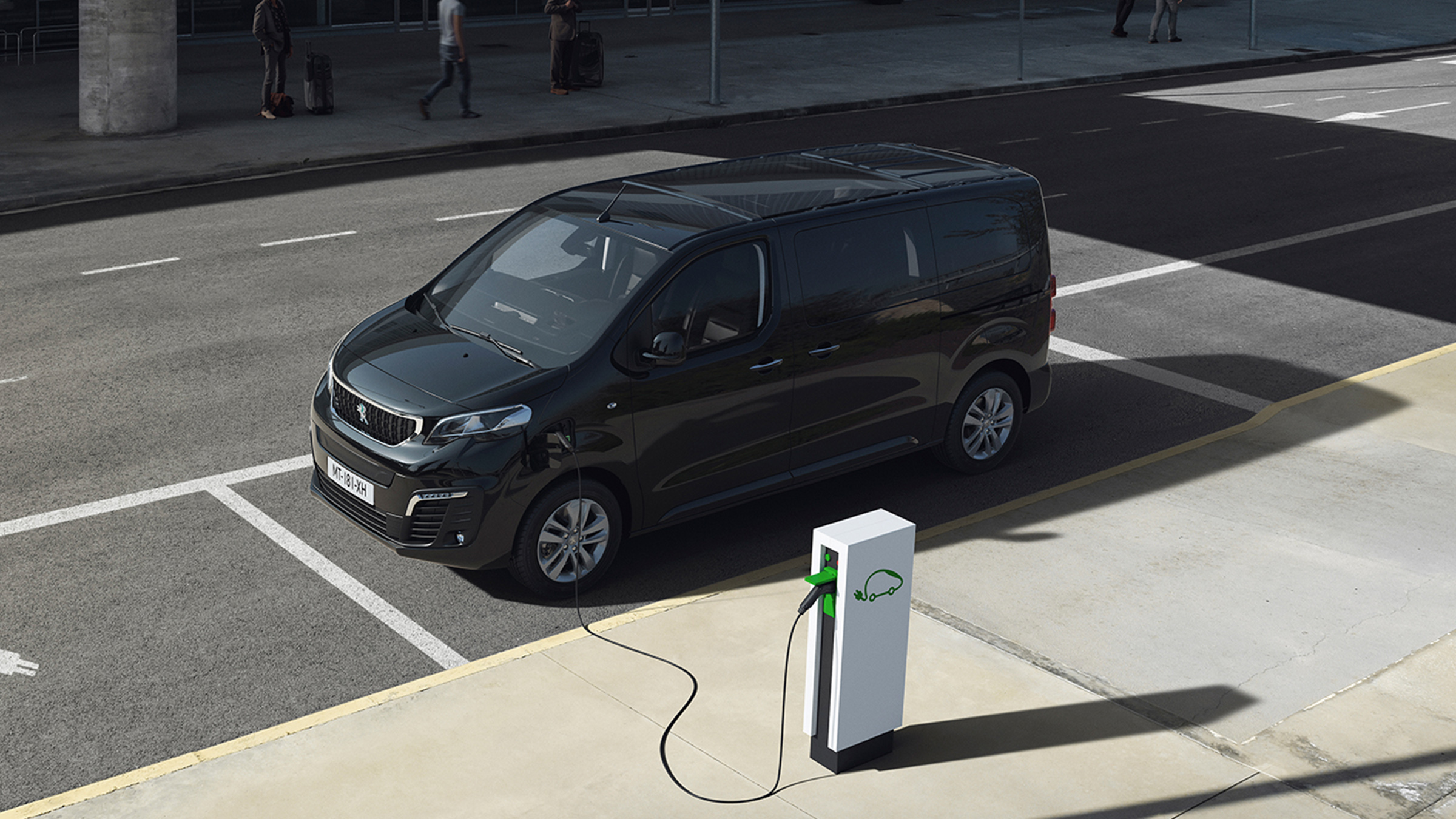 Peugeot e-Traveller charging