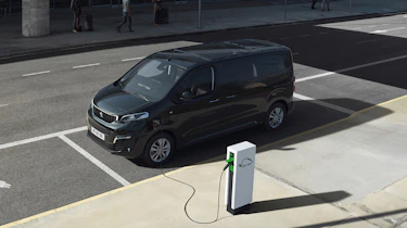 Peugeot e-Traveller charging