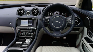 Jaguar XJ - interior