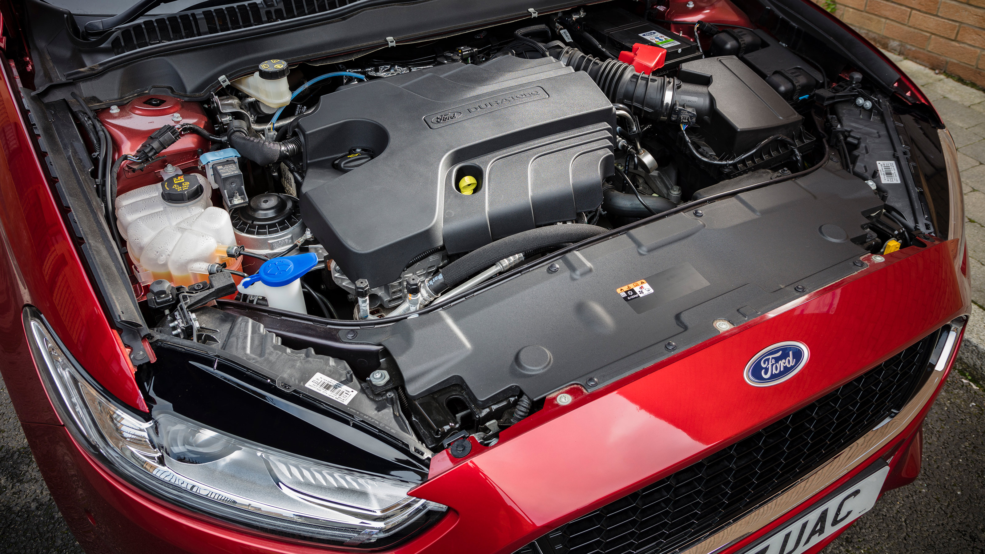 Ford Mondeo hatchback engine bay