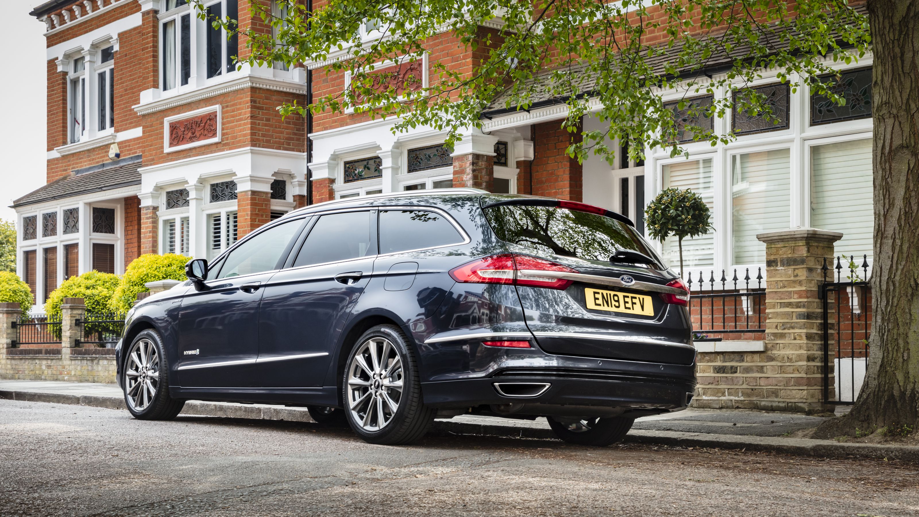 Ford Mondeo Estate rear 3/4 urban
