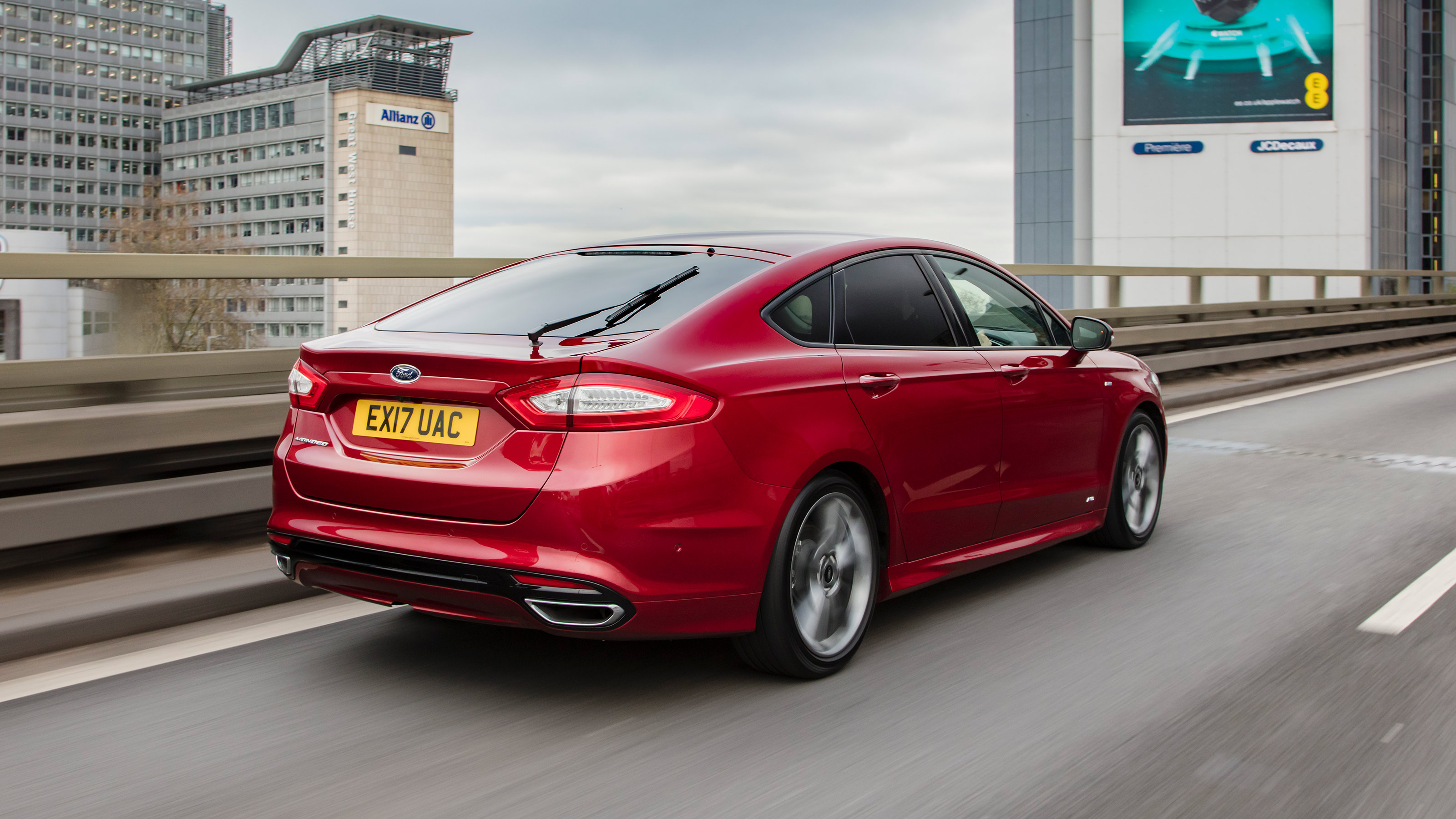 Ford Mondeo hatchback rear 3/4 tracking