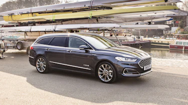 Ford Mondeo Estate front 3/4 static marina