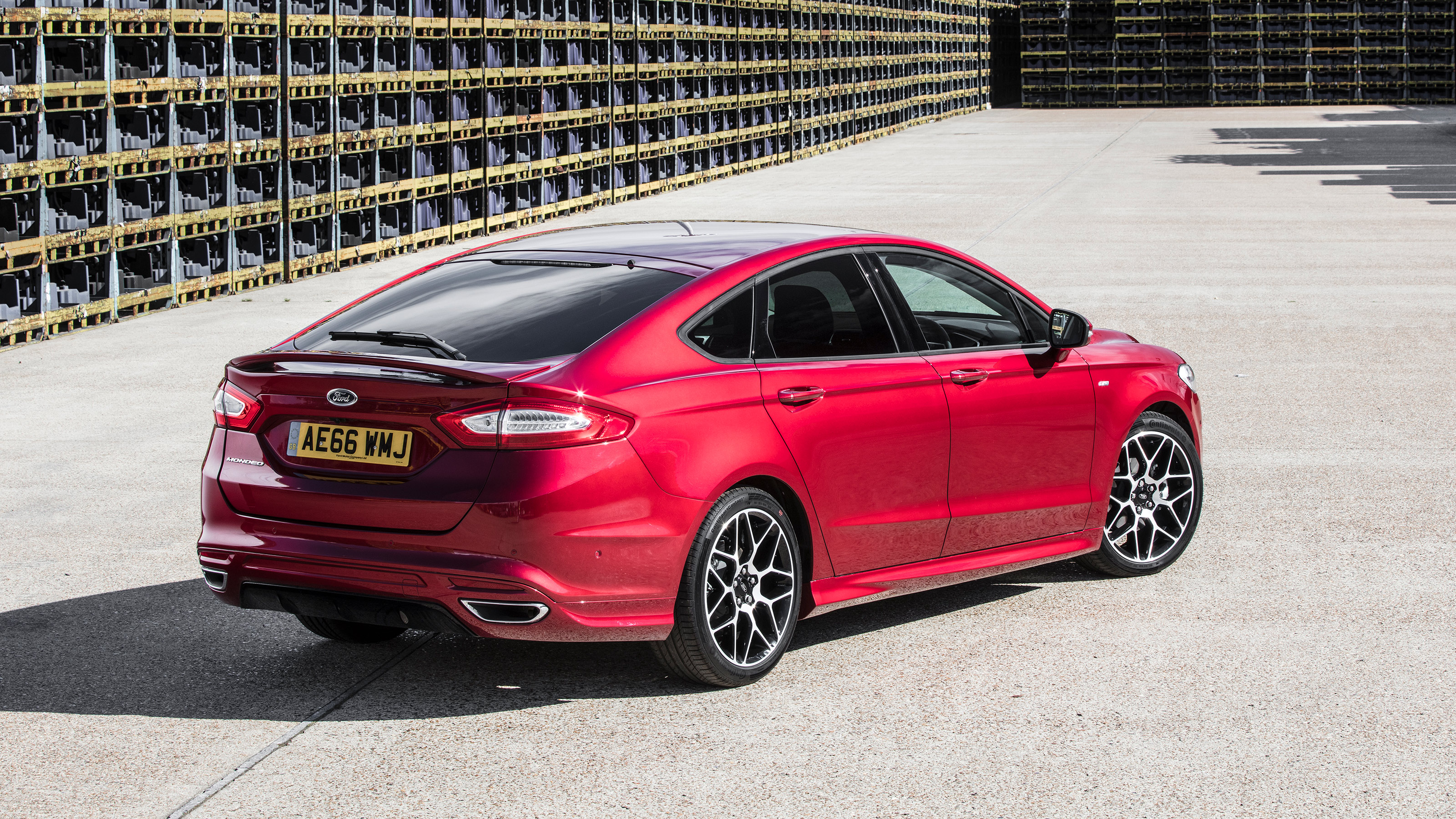 Ford Mondeo hatchback rear 3/4 static