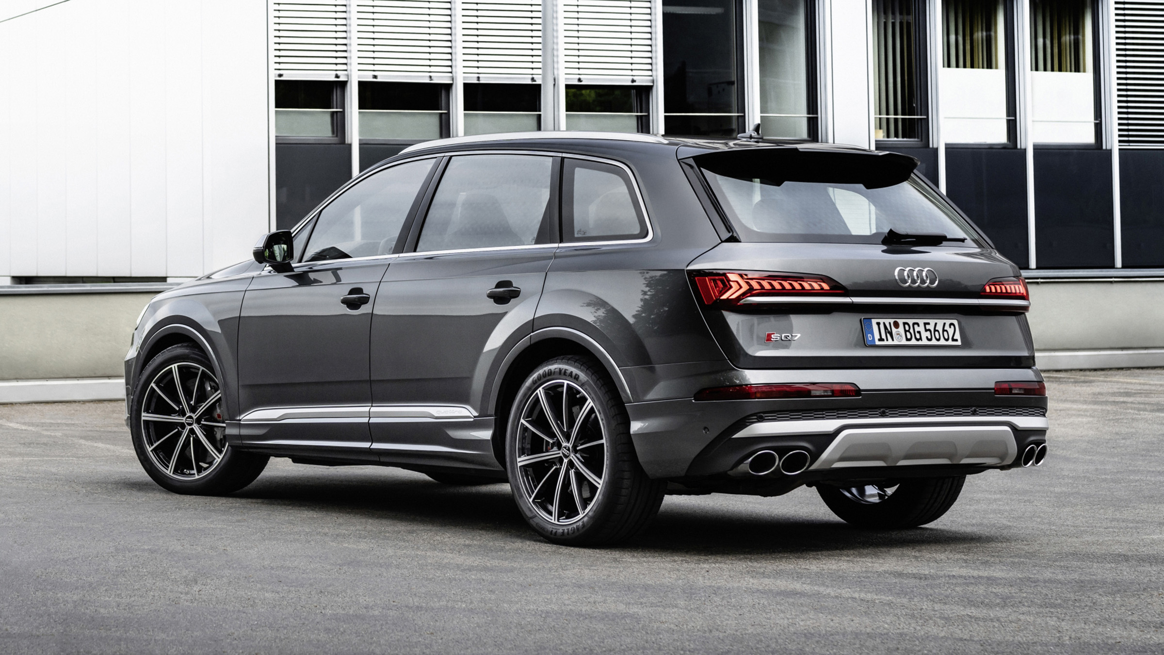 Audi SQ7 rear view