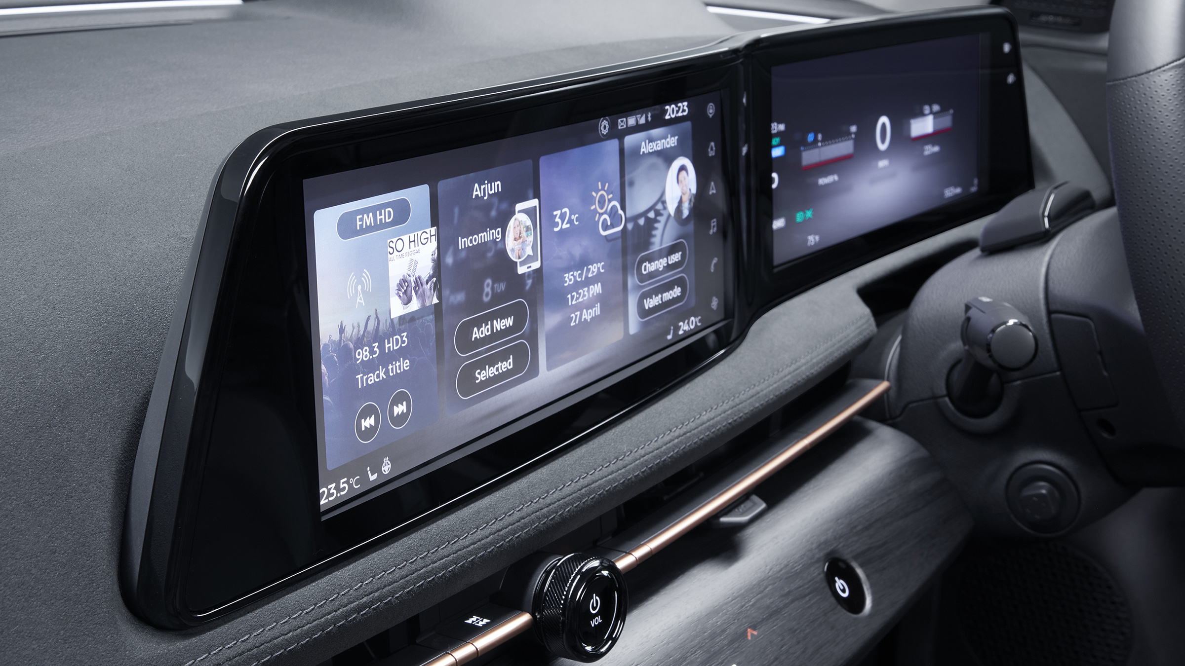 Nissan Ariya screens