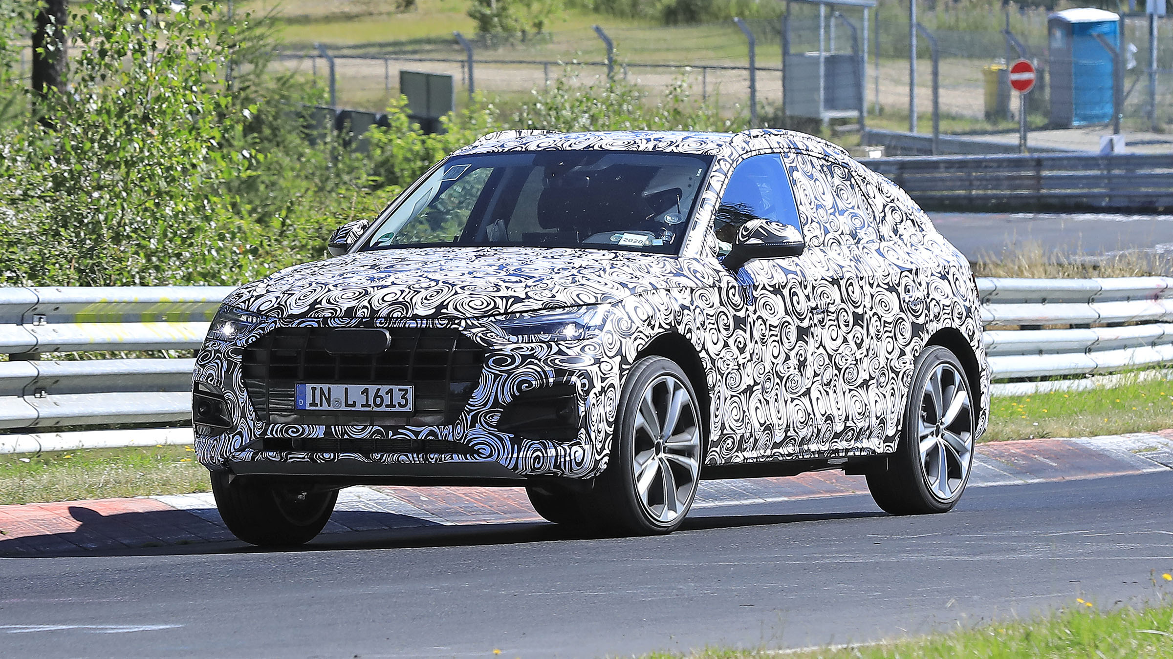 Spy shot of secretly tested future car