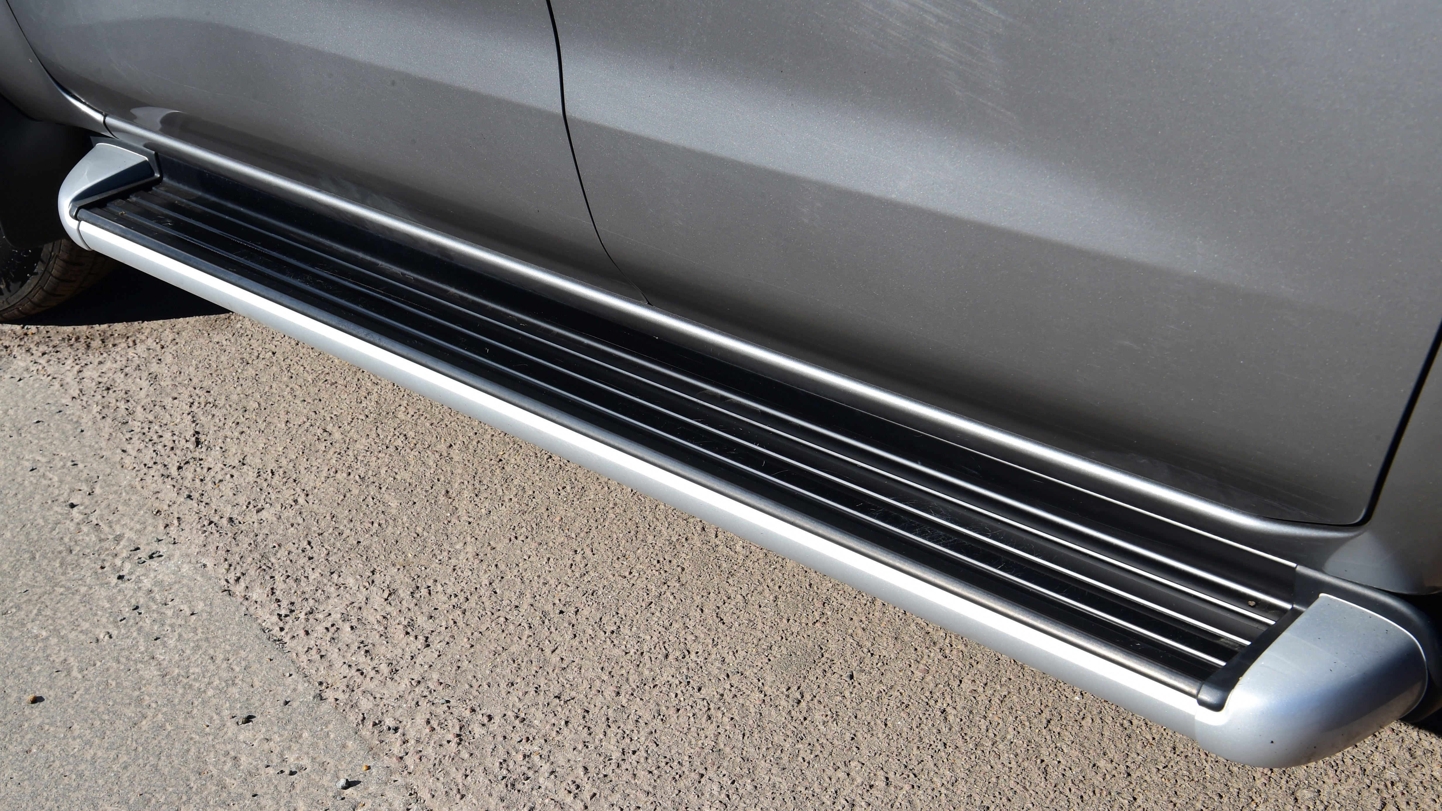 Nissan Navara - side steps