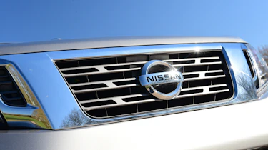 Nissan Navara - front grille