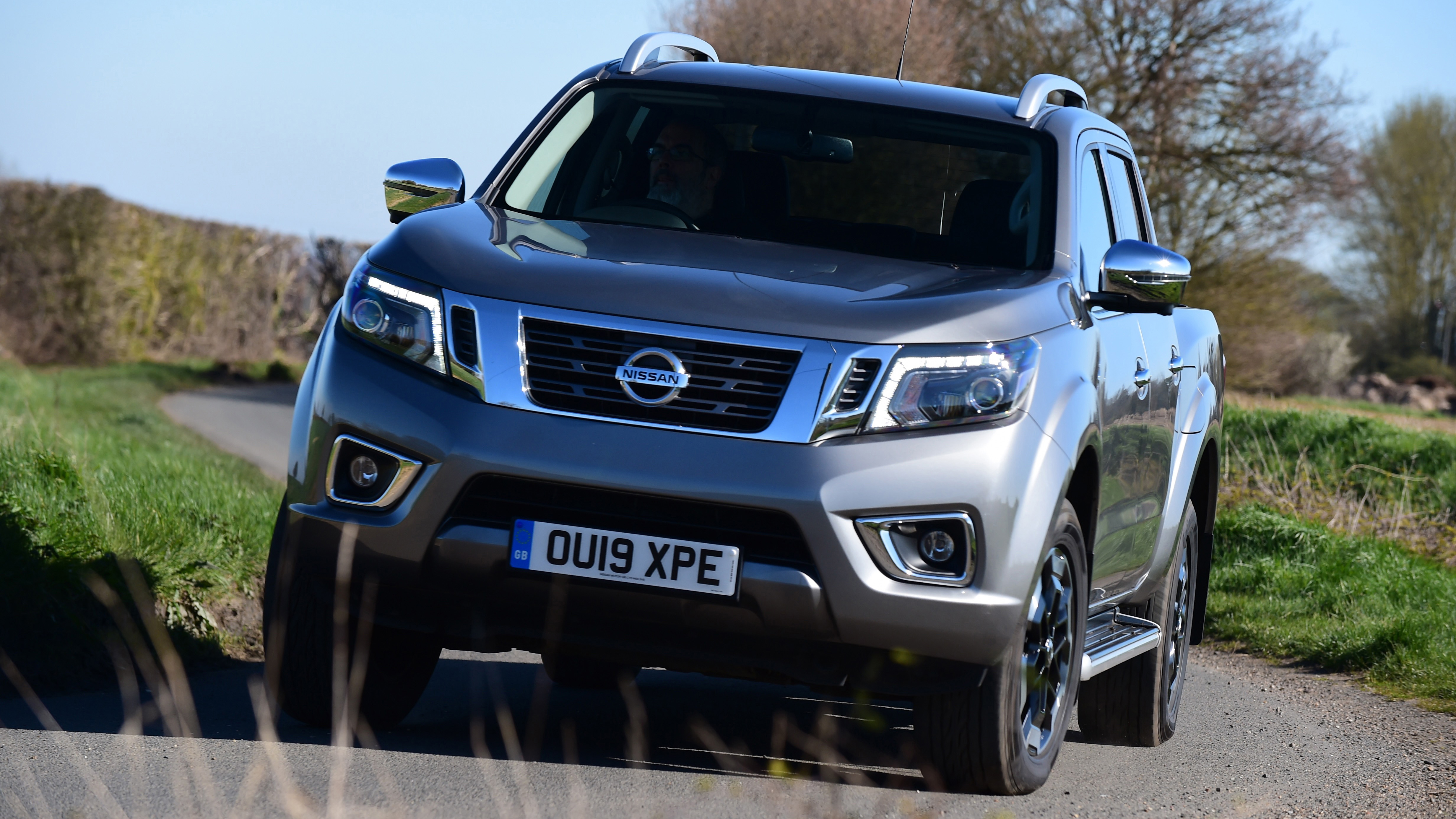 Nissan Navara - front 3/4 dynamic 