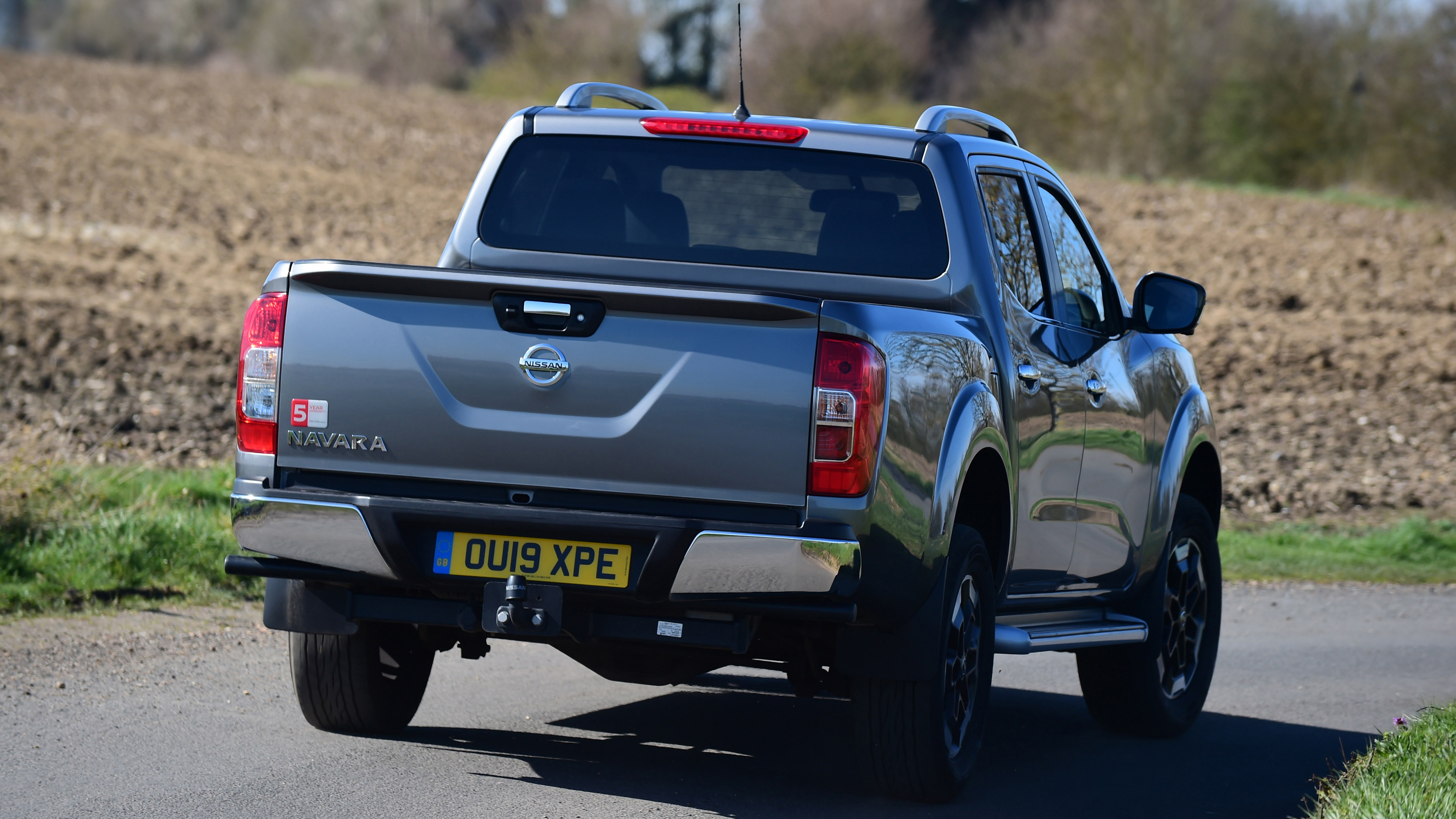 Nissan Navara - rear 3/4 dynamic 