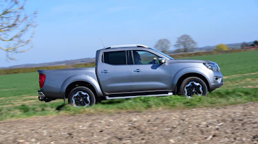 Nissan Navara - side view dynamic