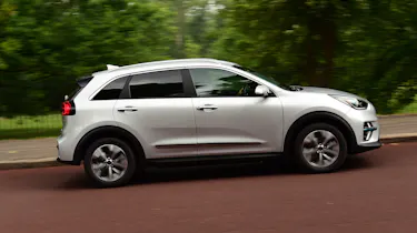 Kia e-Niro - side view dynamic