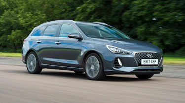 Hyundai i30 Tourer - front 3/4 tracking