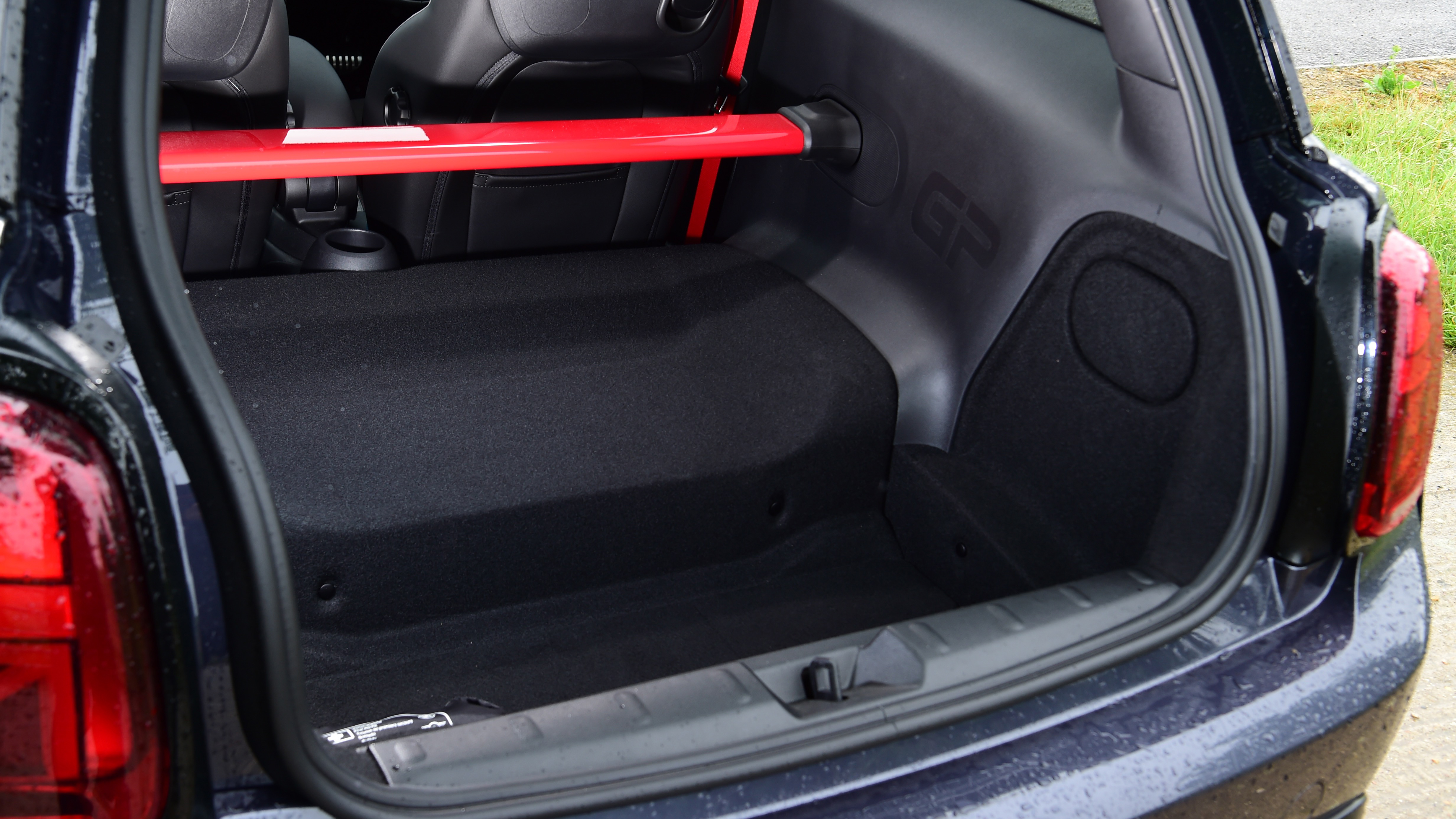 MINI JCW GP - boot space