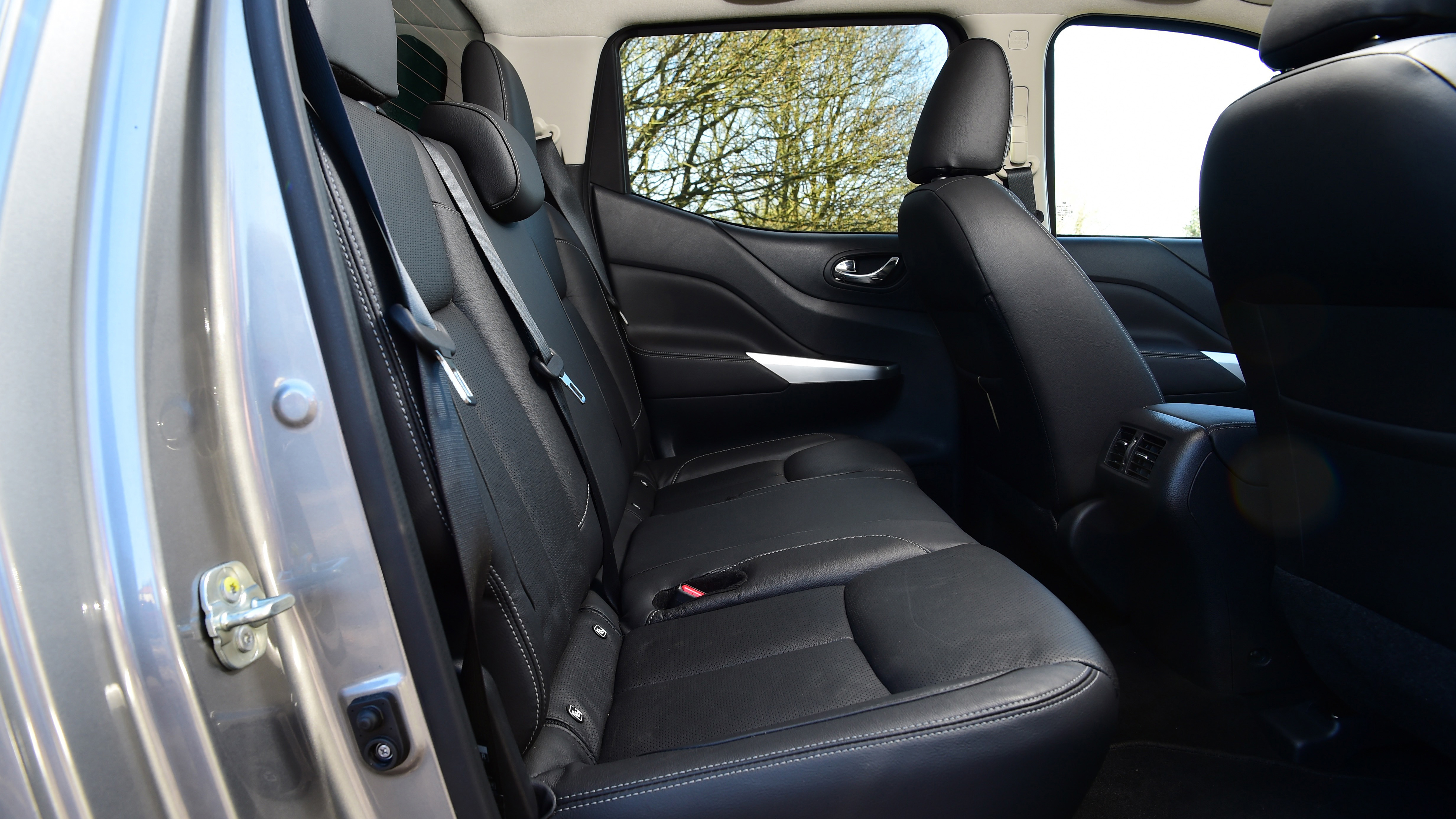 Nissan Navara - rear seats
