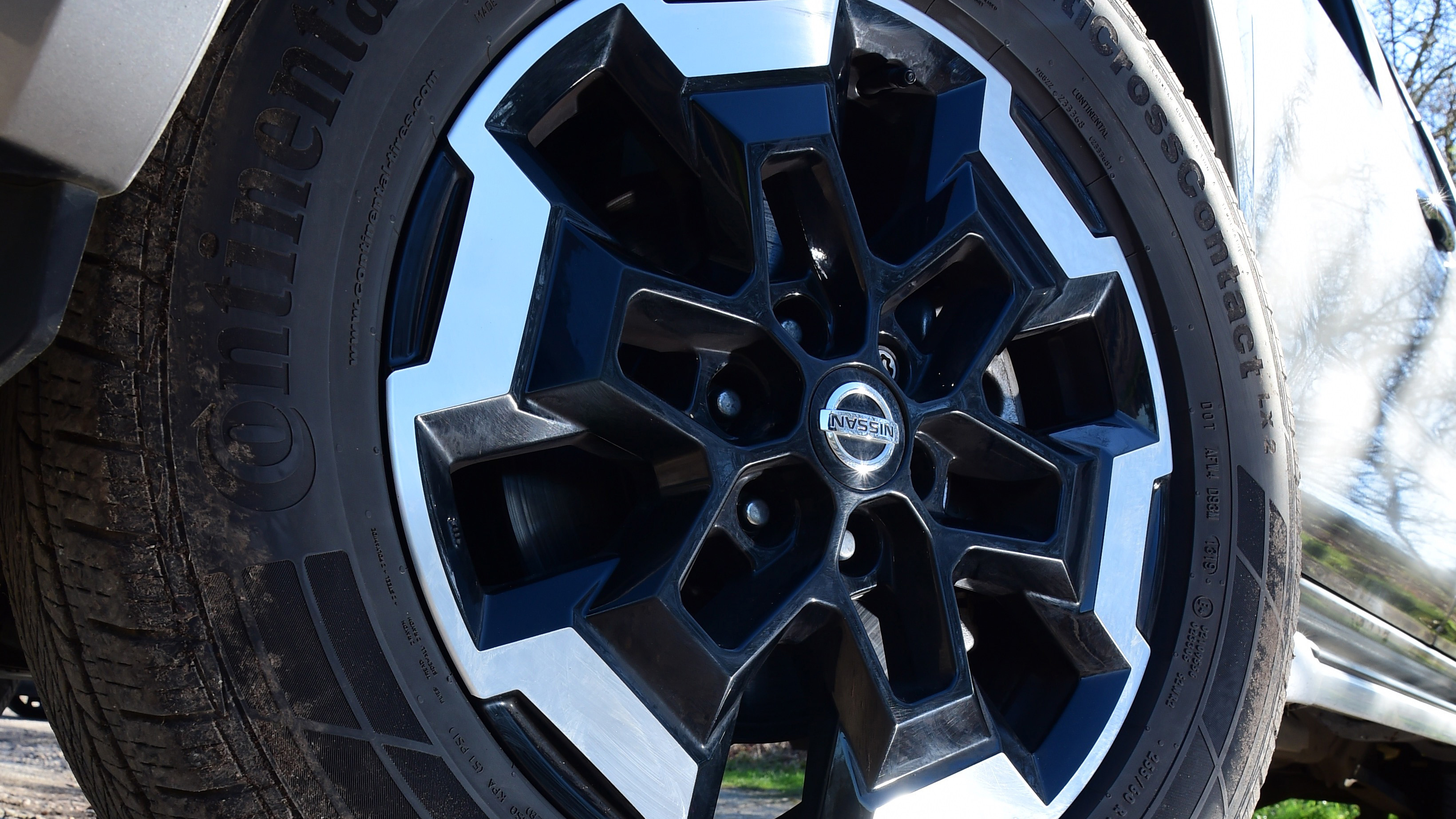 Nissan Navara - front wheel close up 