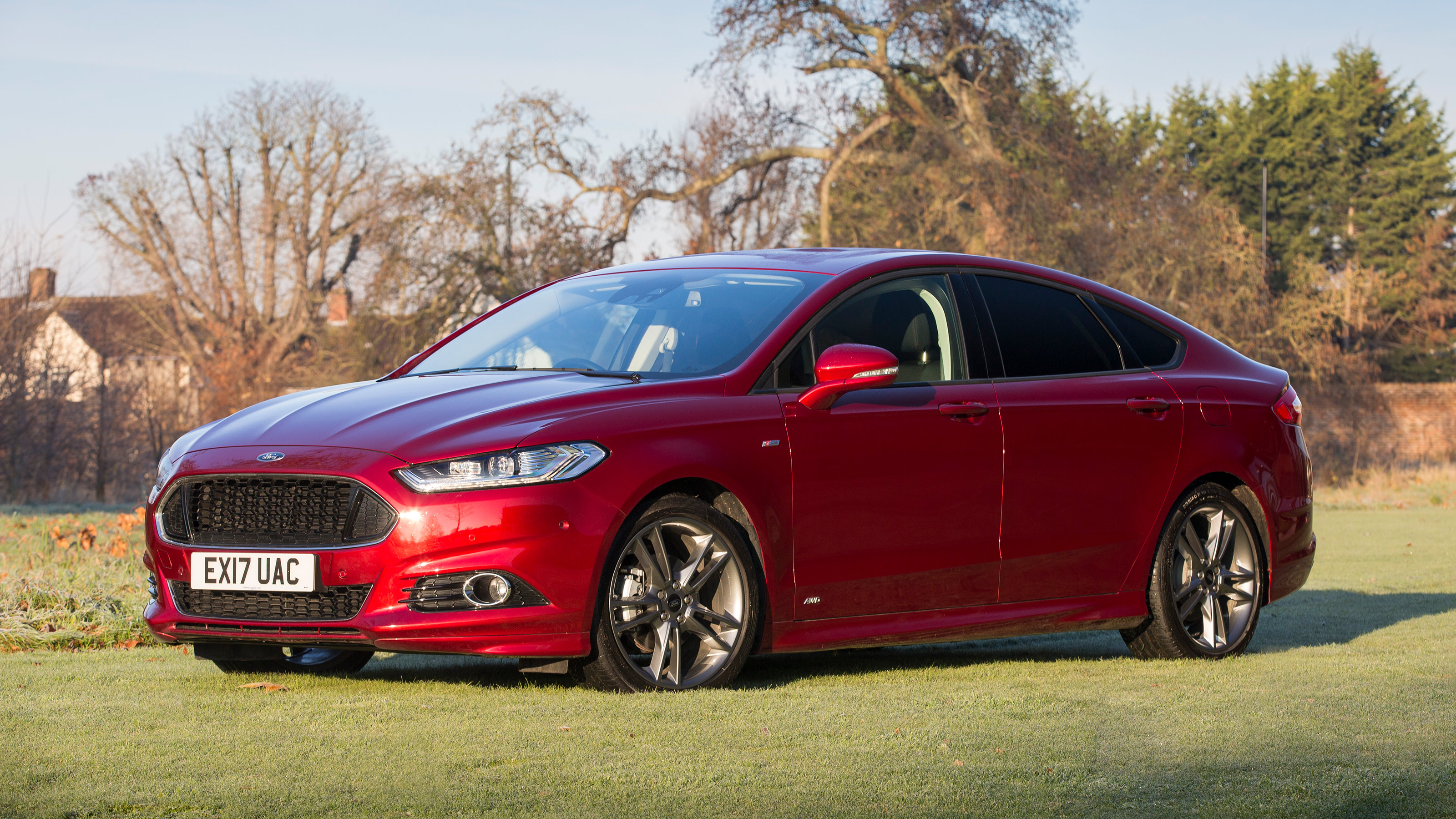 Ford Mondeo hatchback front 3/4 grass