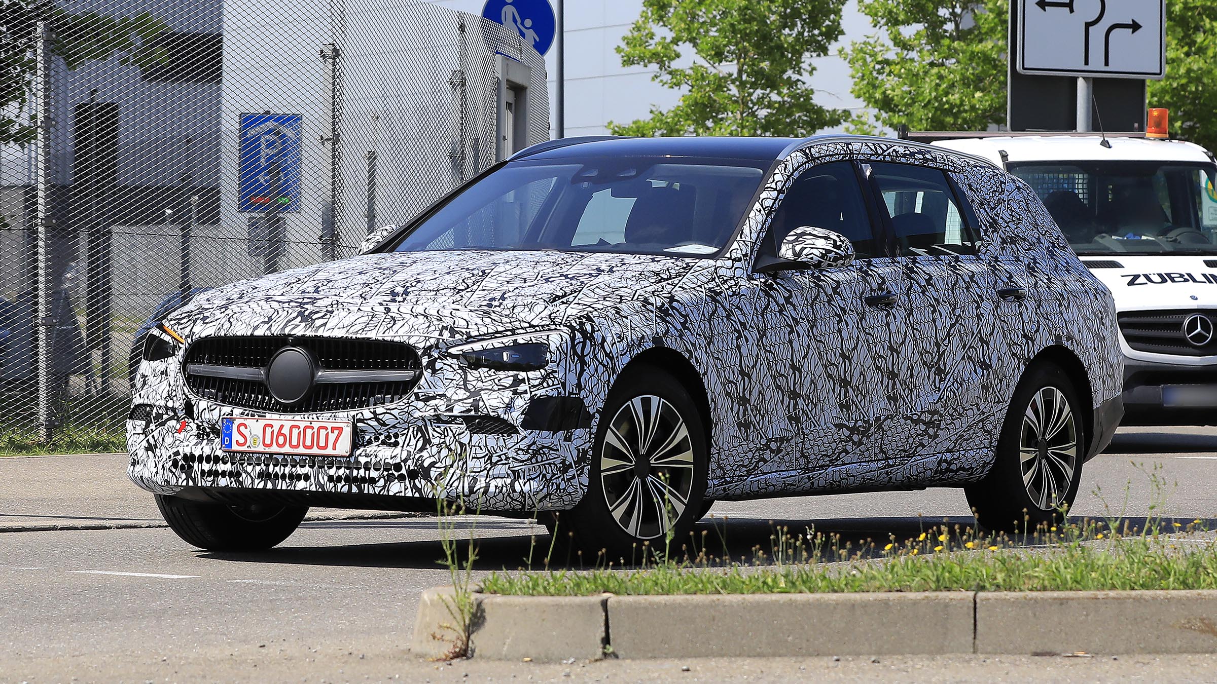 Spy shot of secretly tested future car