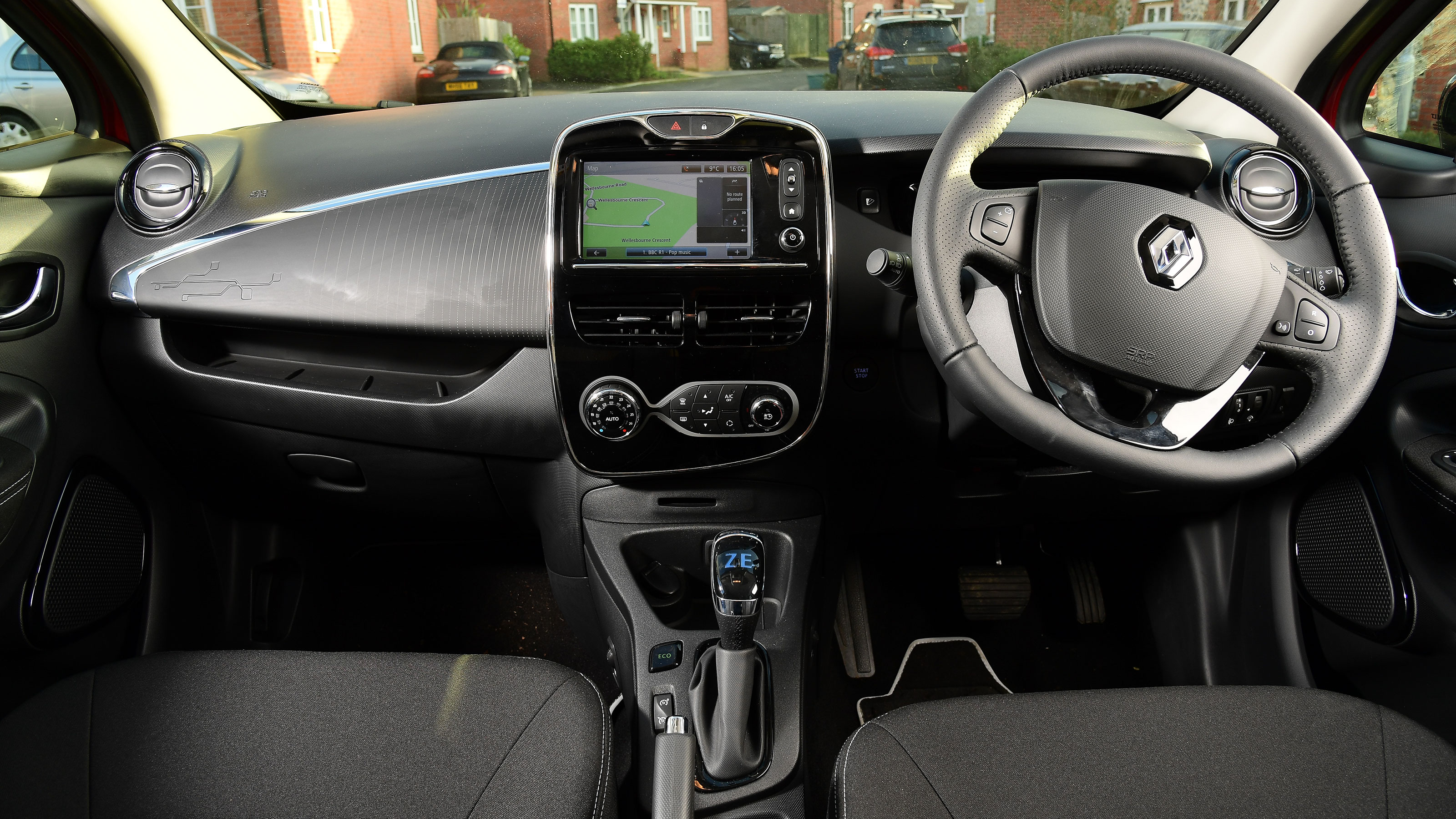 Renault ZOE old vs new interior 1