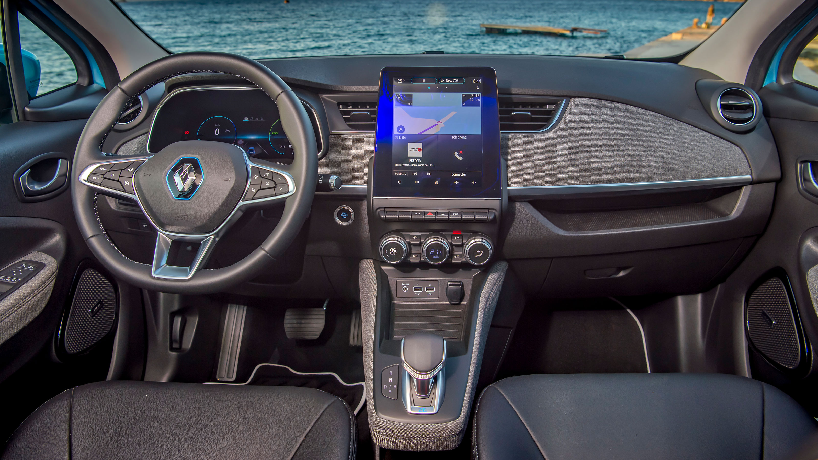 Renault ZOE old vs new dashboard
