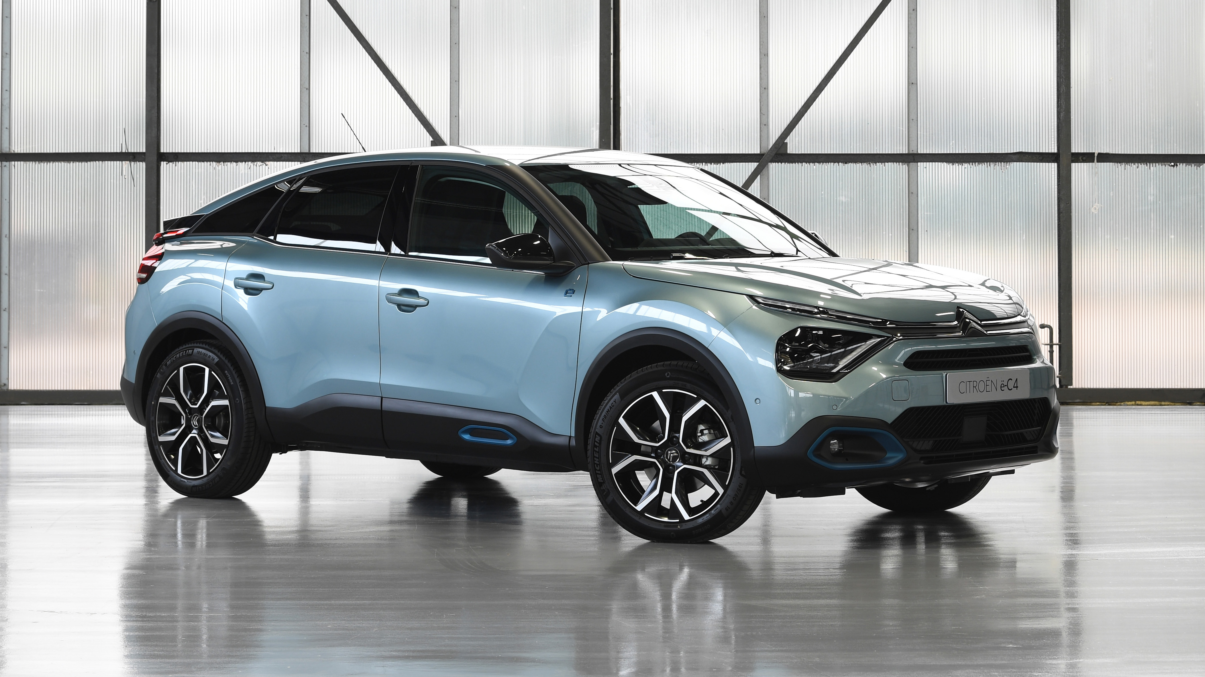 2021 Citroen e-C4 - front 3/4 static view