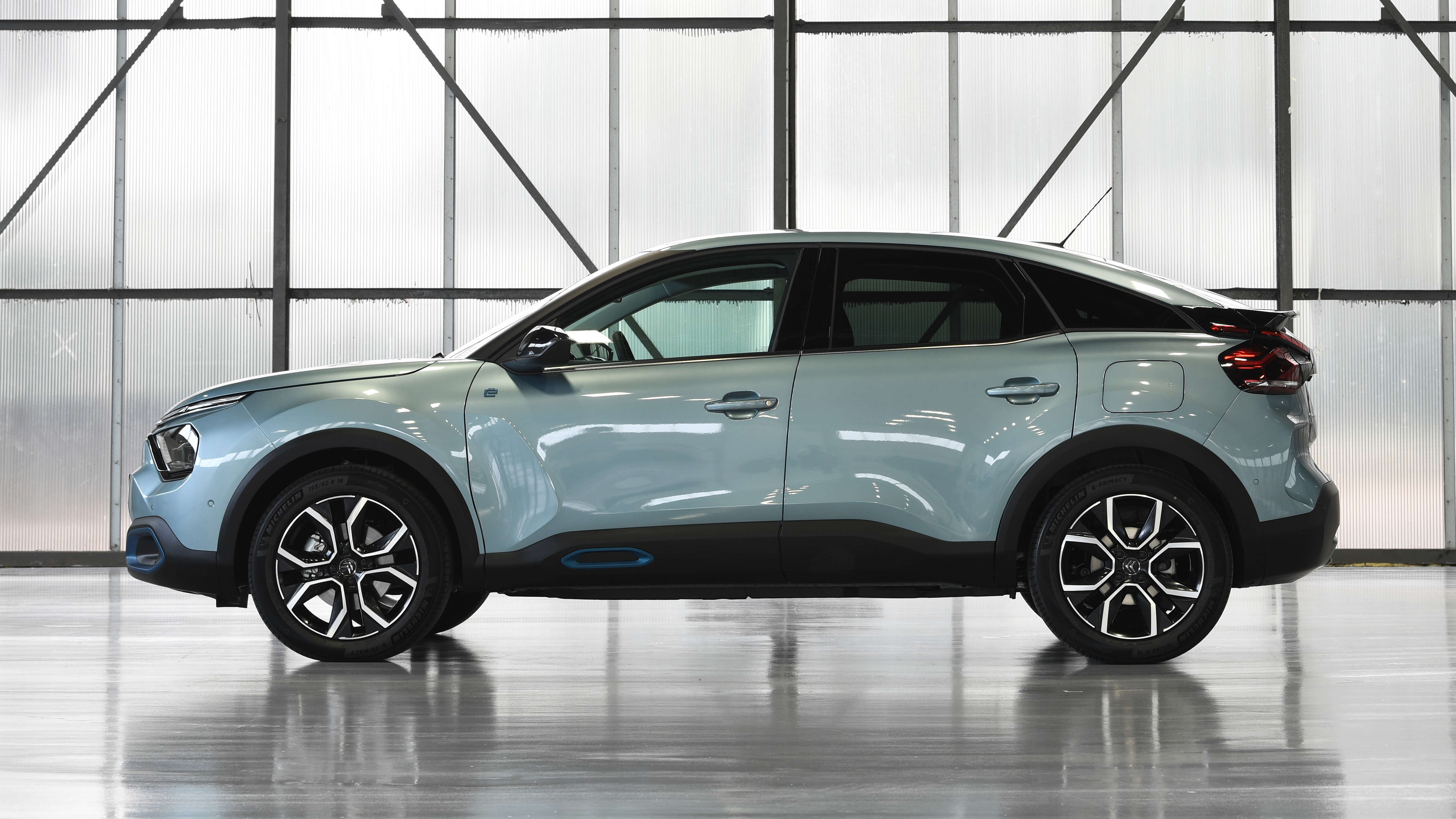 2021 Citroen e-C4 - side view 