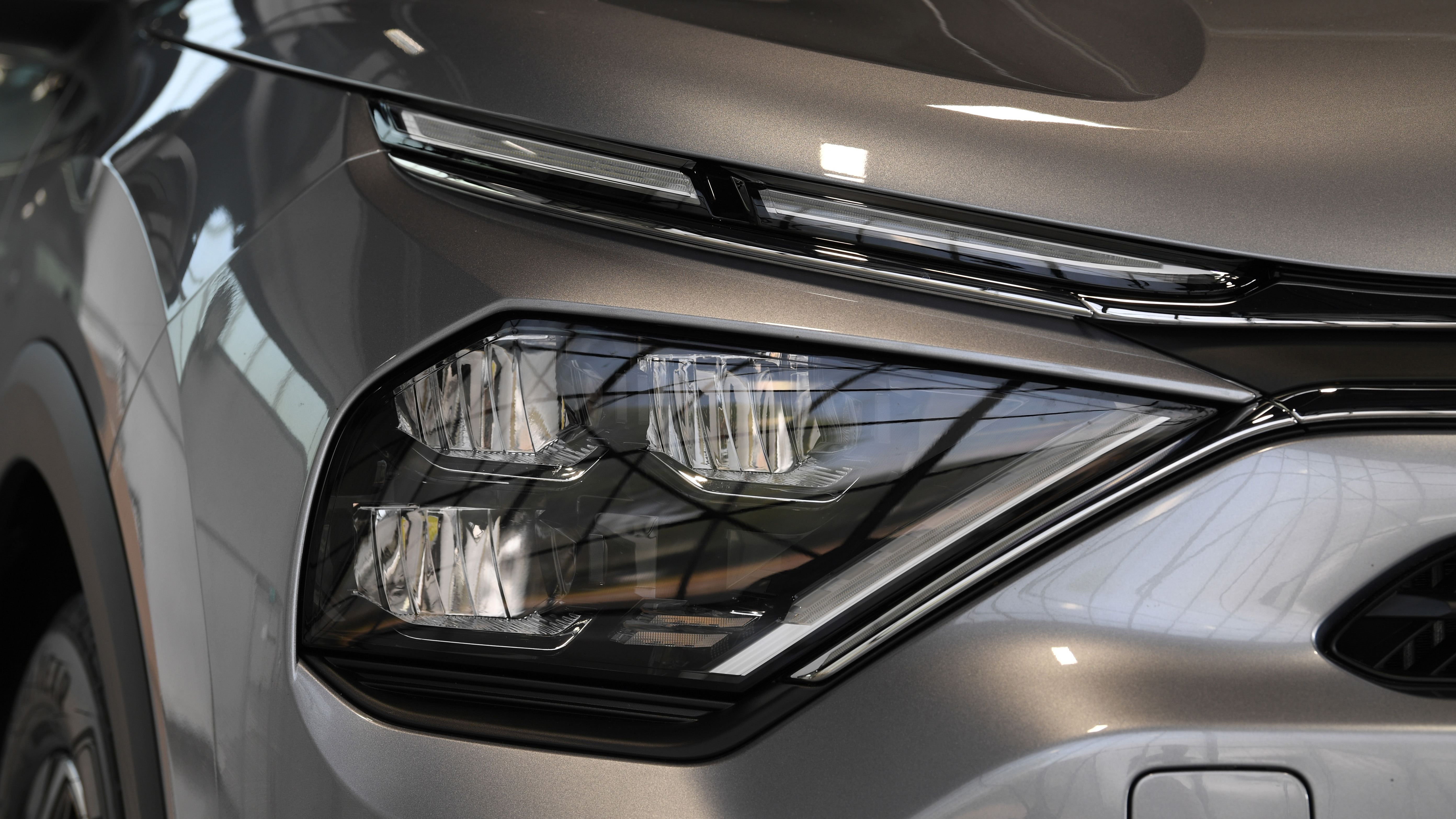 2021 Citroen C4 - front headlight close-up