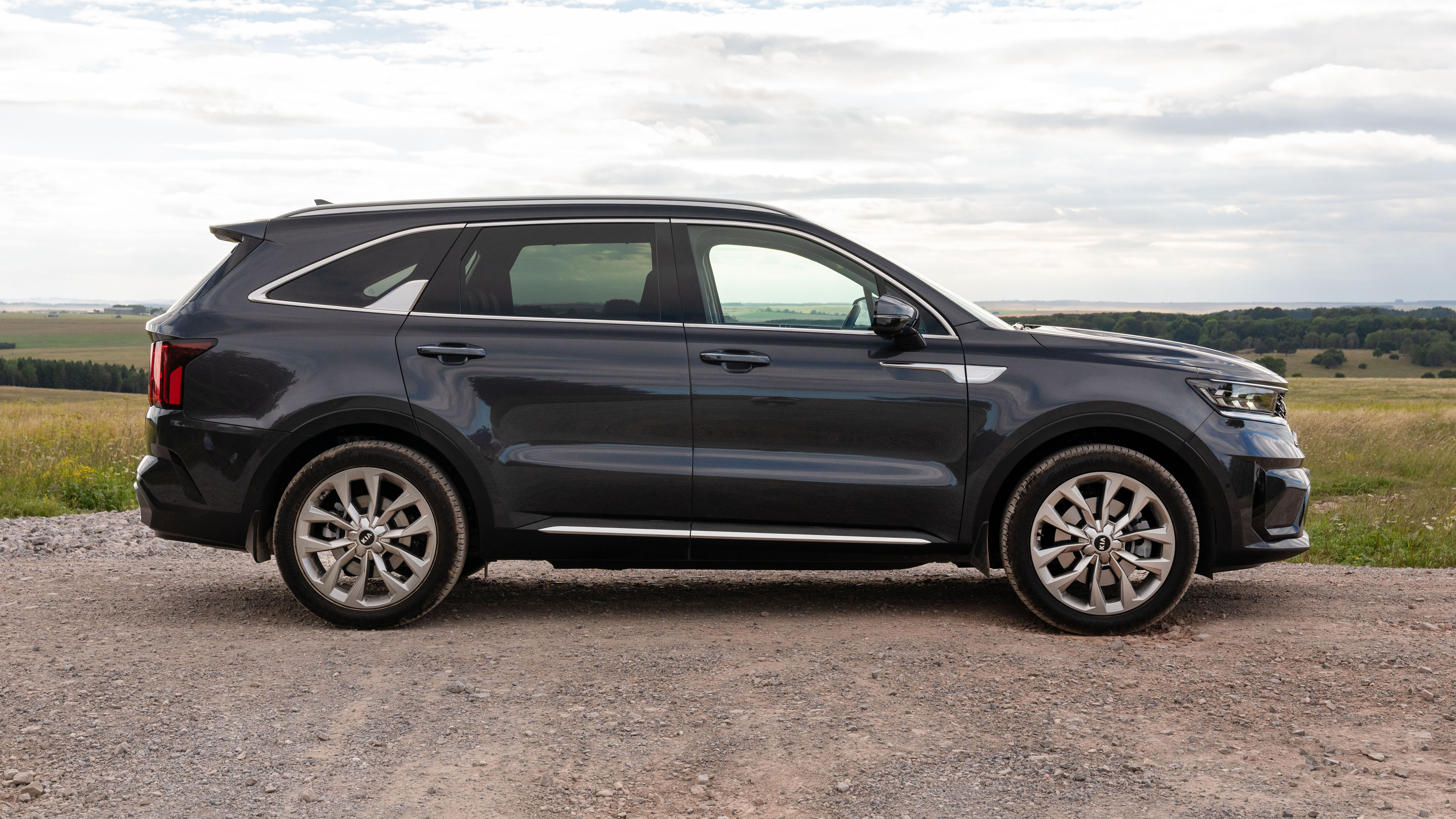 2020 Kia Sorento SUV - side view static