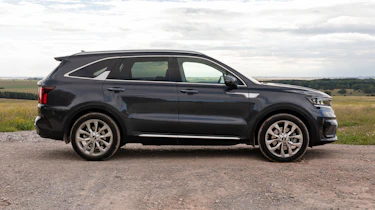 2020 Kia Sorento SUV - side view static
