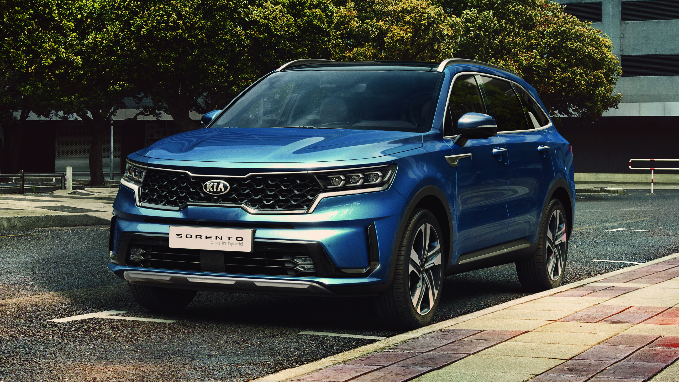 2020 Kia Sorento SUV plug-in hybrid front 3/4 static 