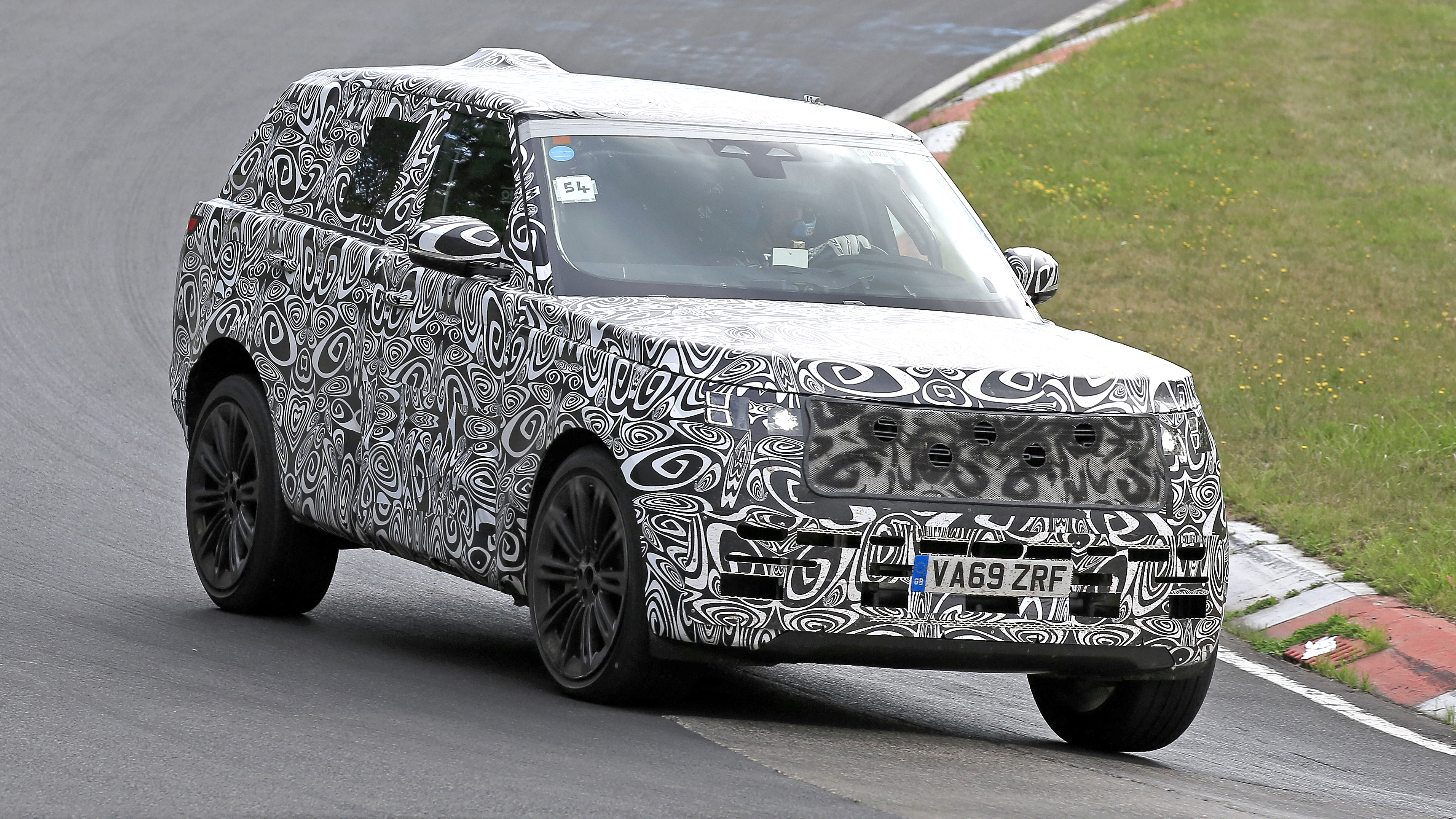 2022 Range Rover - front 3/4 view dynamic 