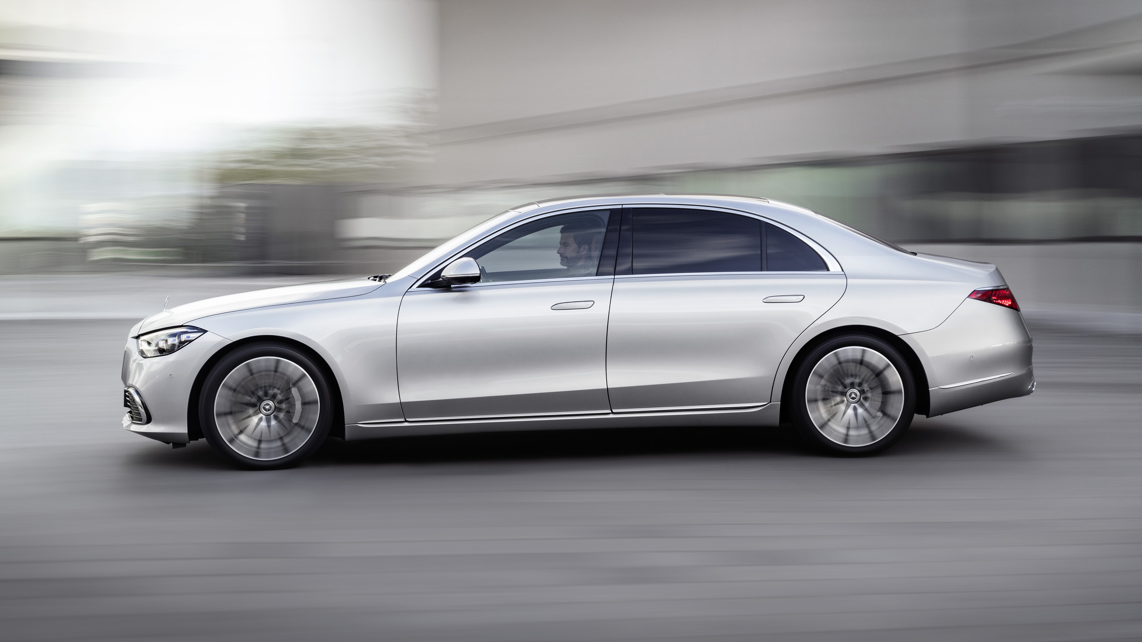 2020 Mercedes S-Class - side on view passing 