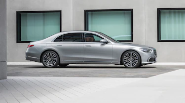2020 Mercedes S-Class - side on view
