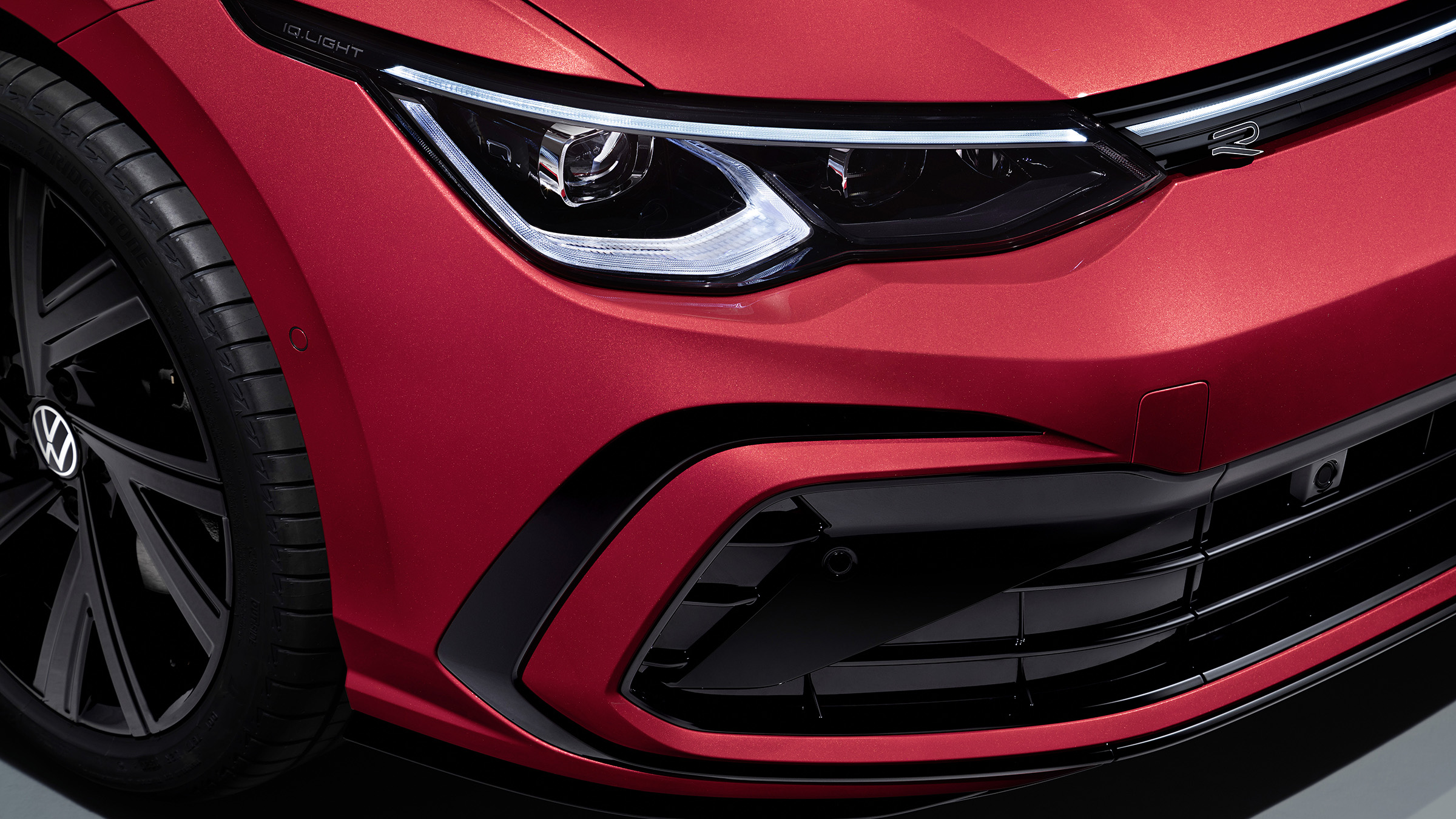 2020 Volkswagen Golf Estate R-Line front end details