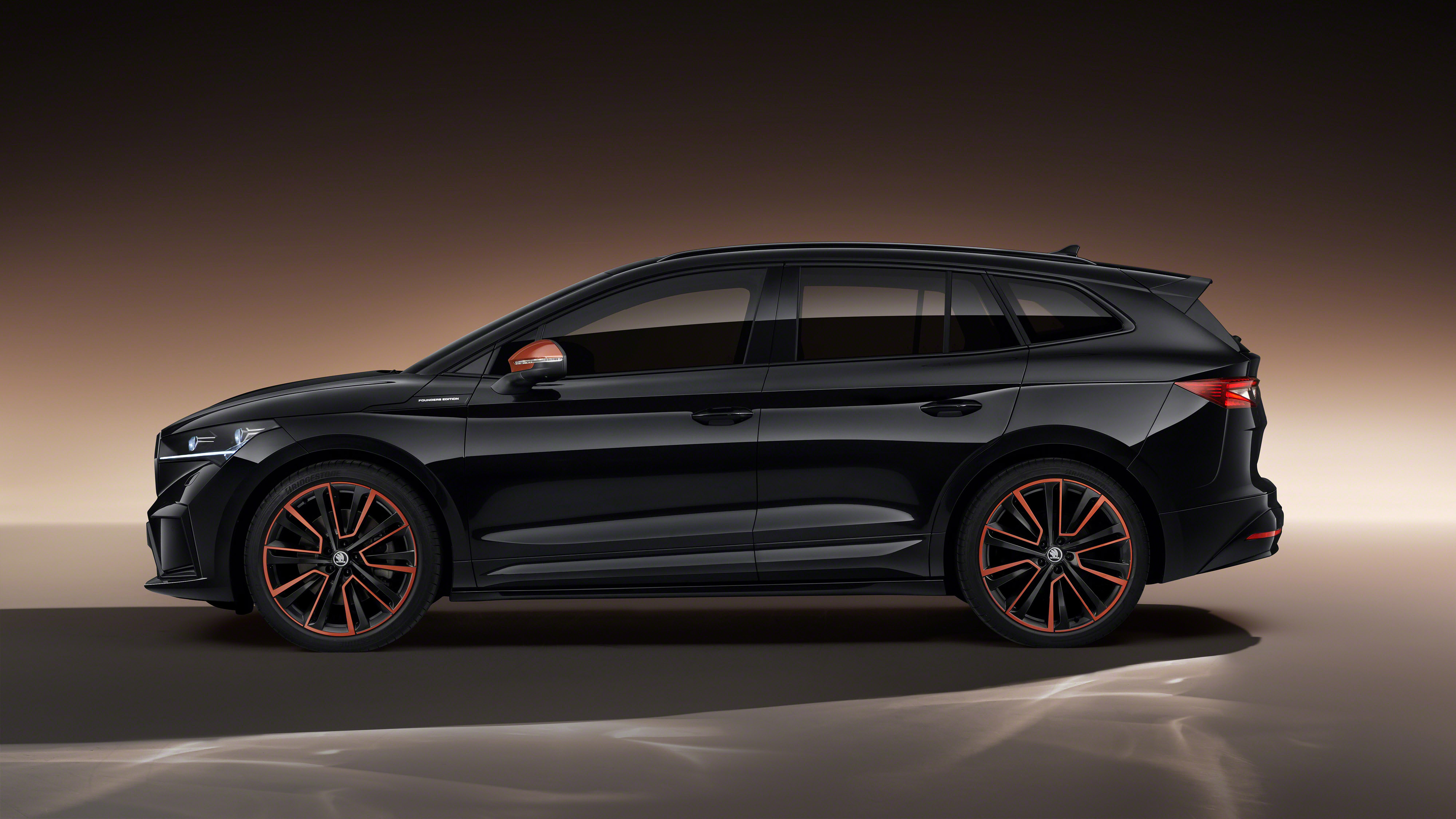 2021 Skoda Enyaq iV - side view black/orange