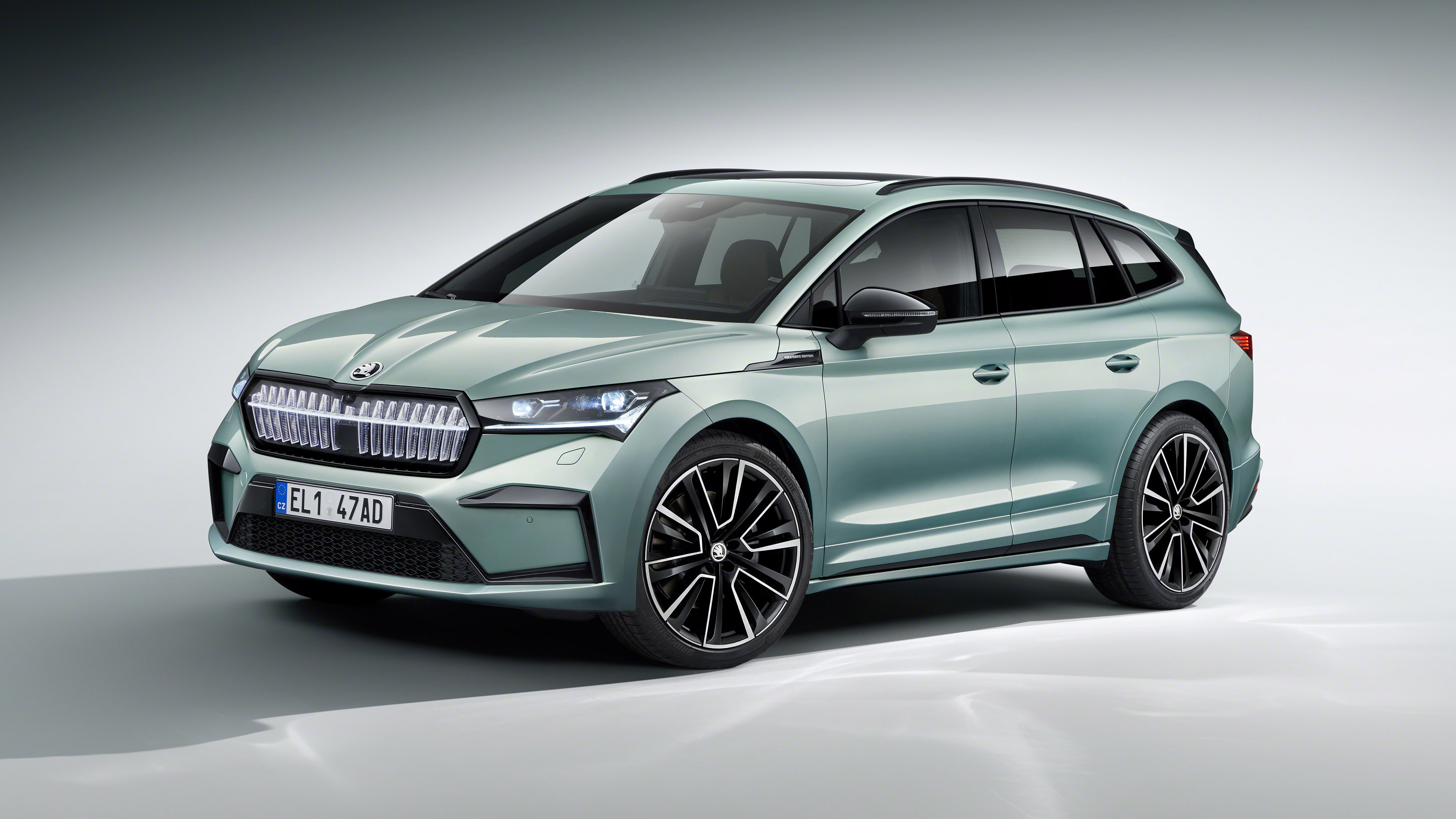 2021 Skoda Enyaq iV - front 3/4 static 