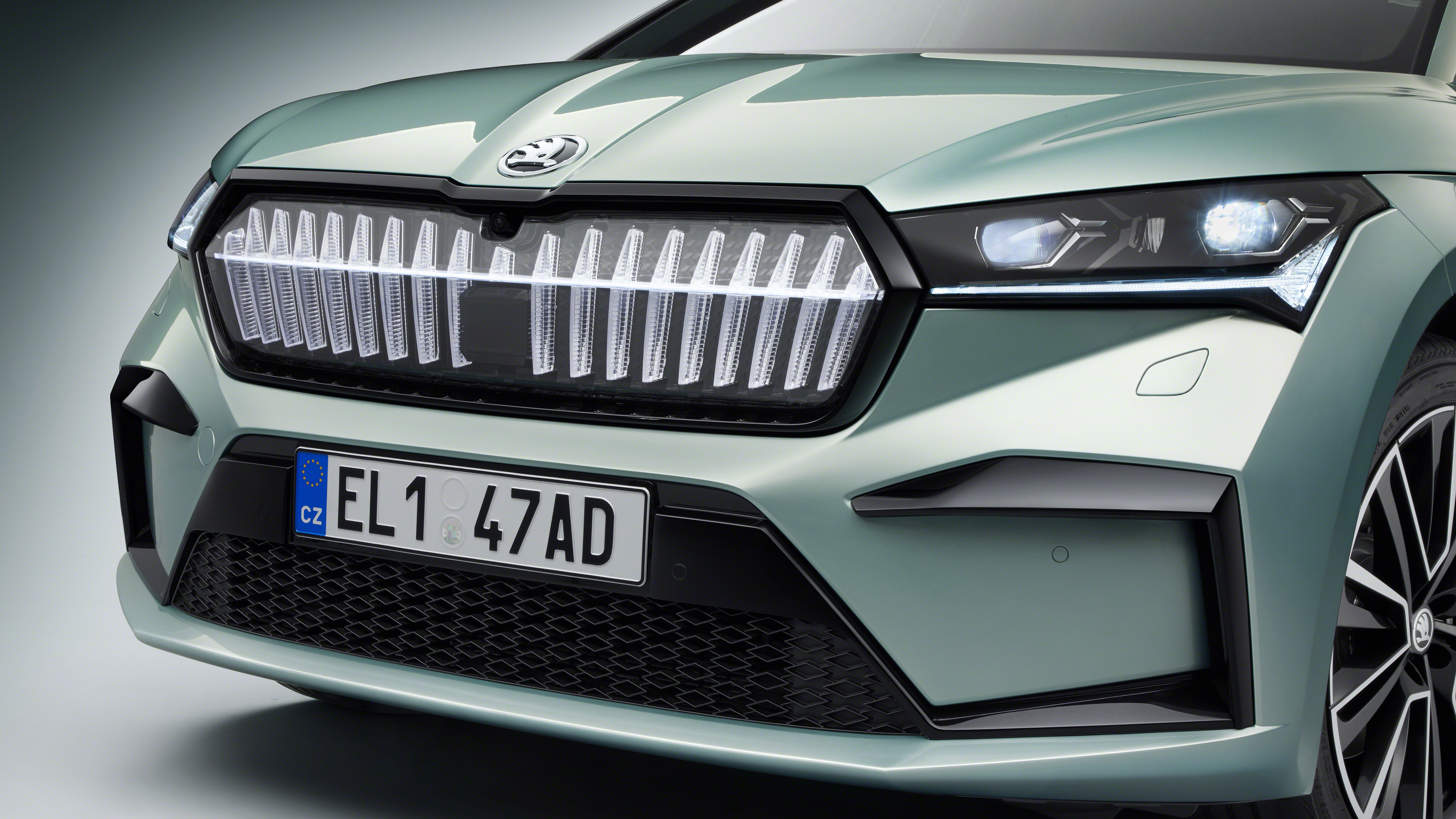 2021 Skoda Enyaq iV - front grille close up 