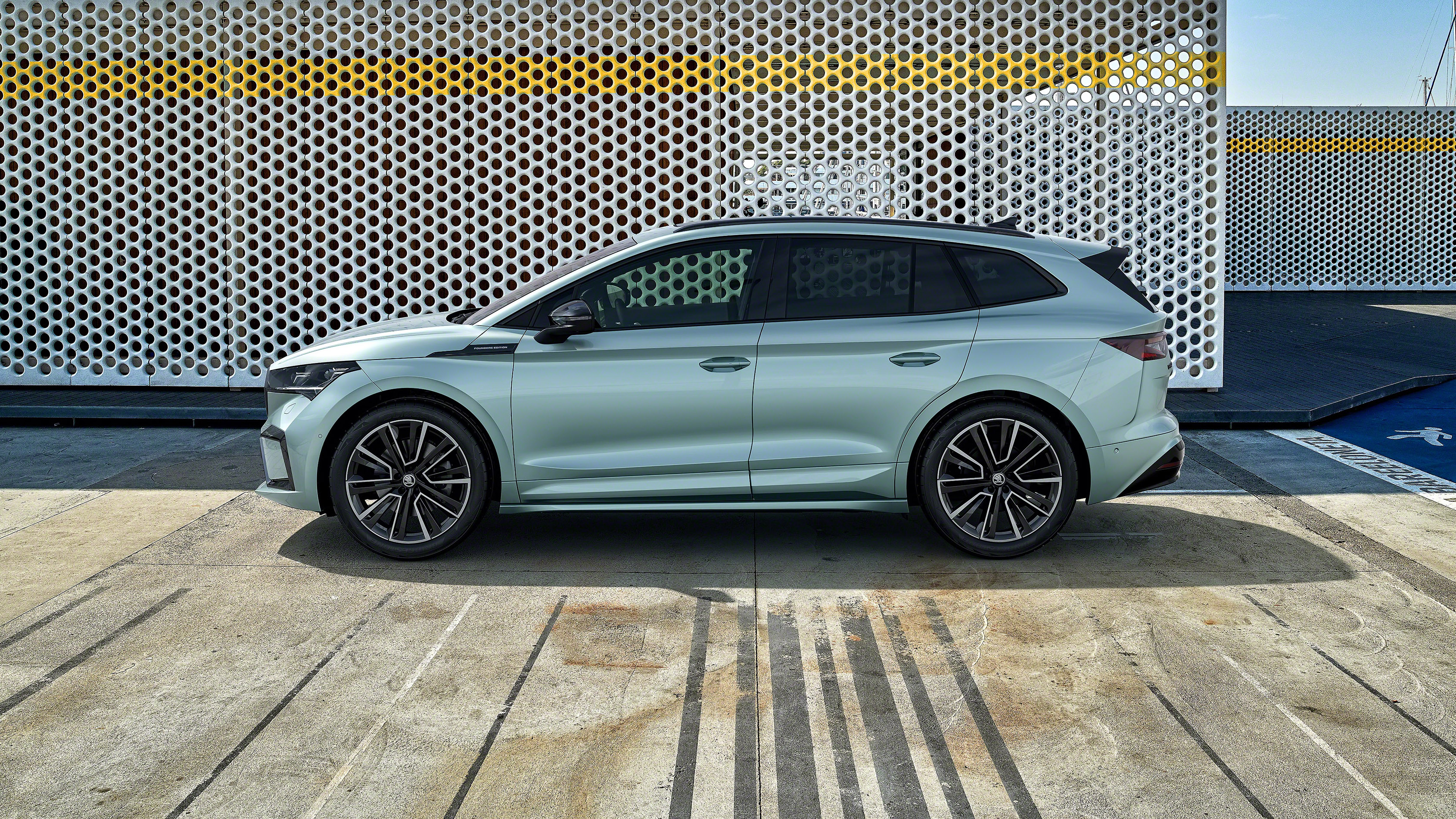 2021 Skoda Enyaq iV - side view 