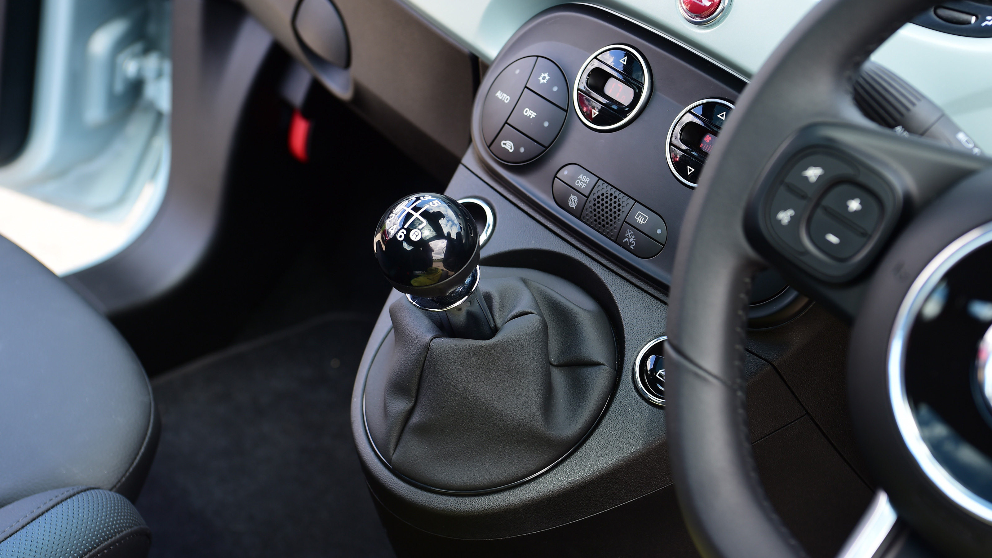 Fiat 500 mild hybrid gearlever
