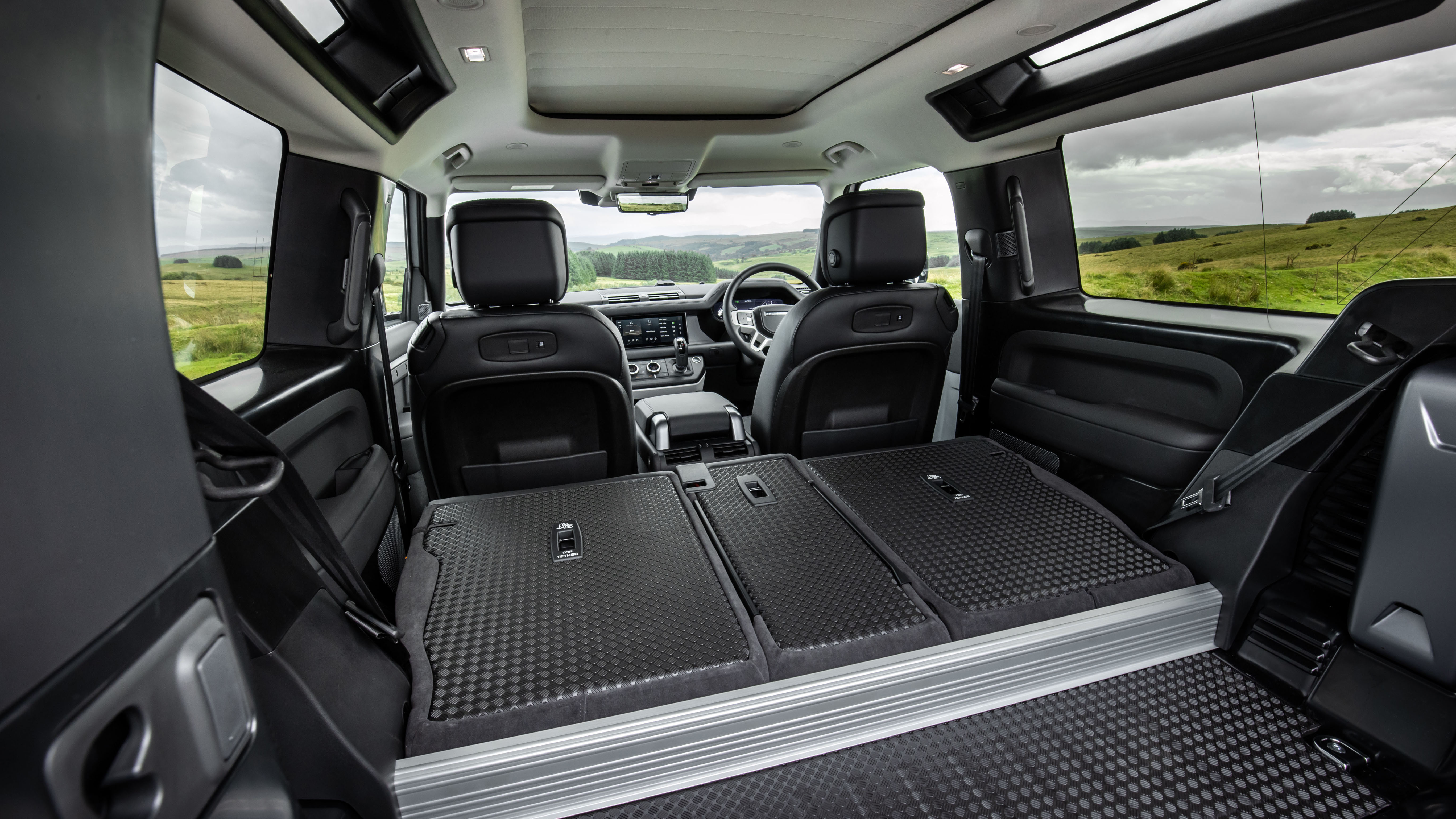 2020 Land Rover Defender 90 - boot space seats folded