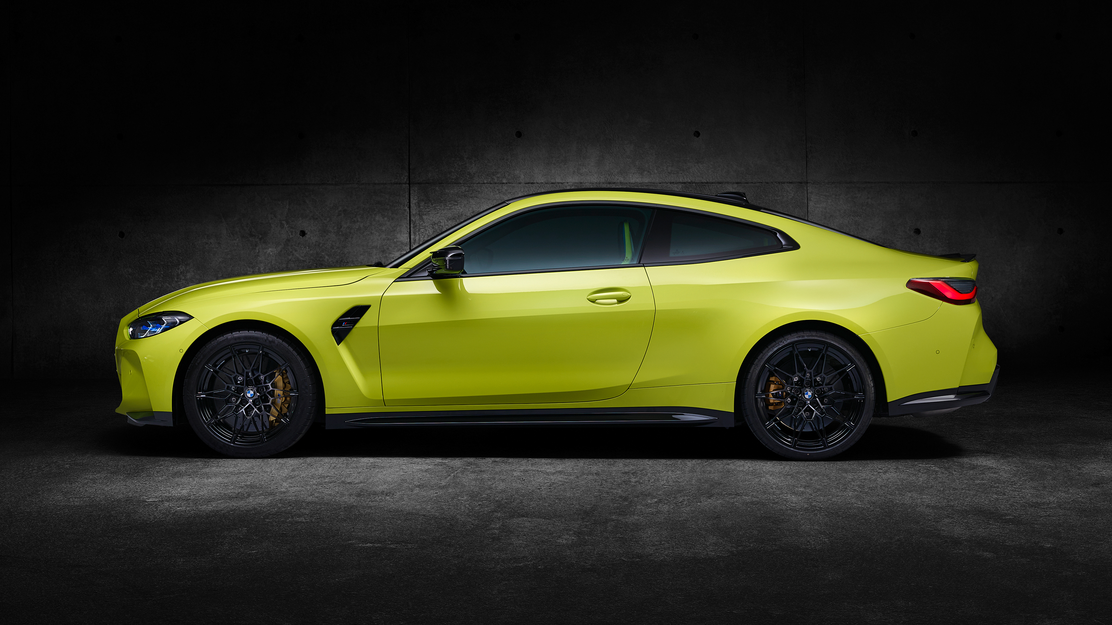 2021 BMW M4 Competition Coupe - side on view 
