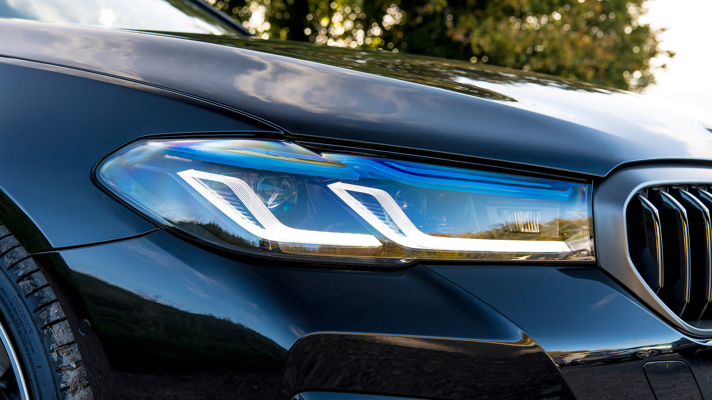 BMW 5 Series saloon headlights