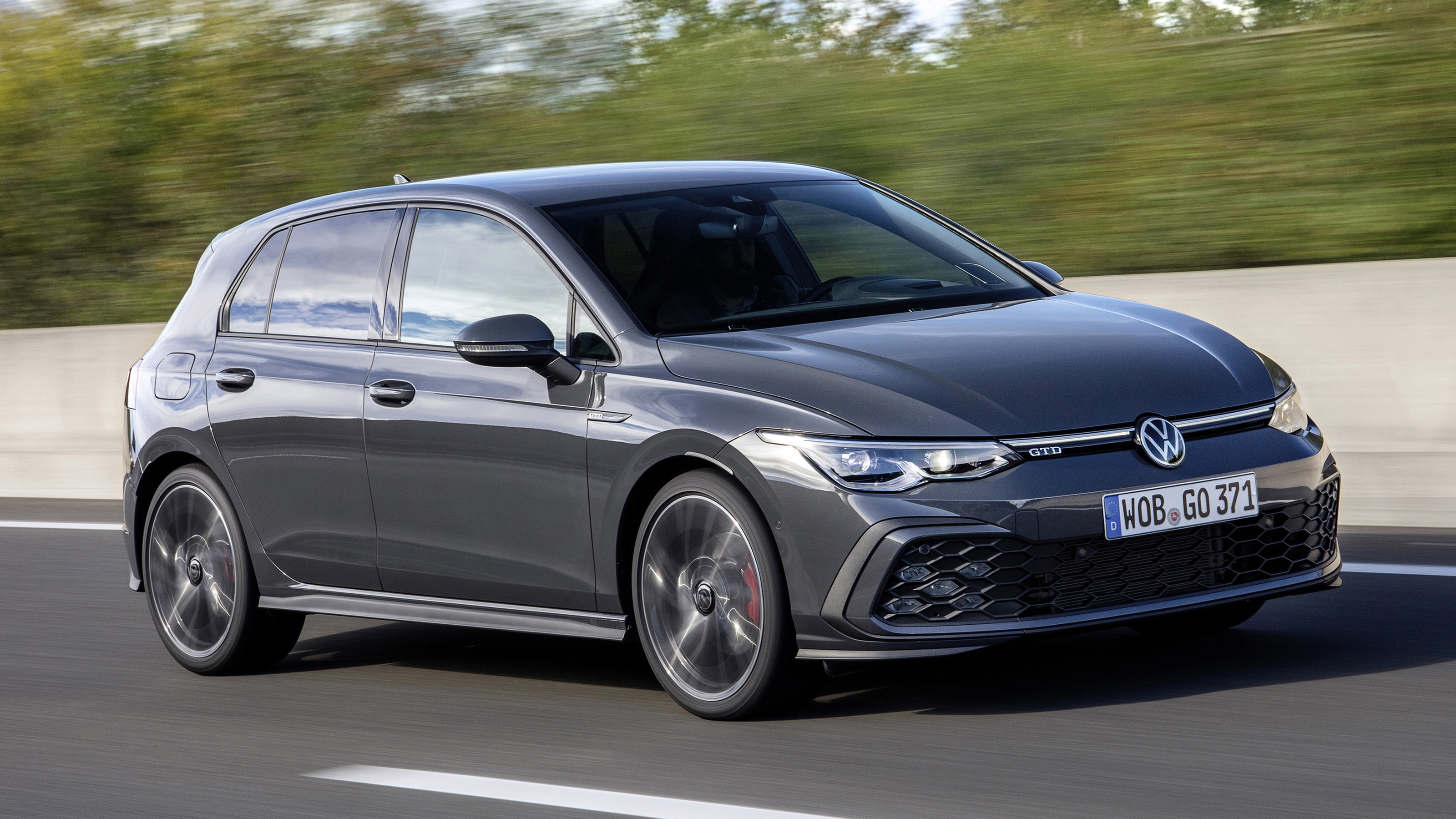 2020 Volkswagen Golf GTD - front 3/4 view