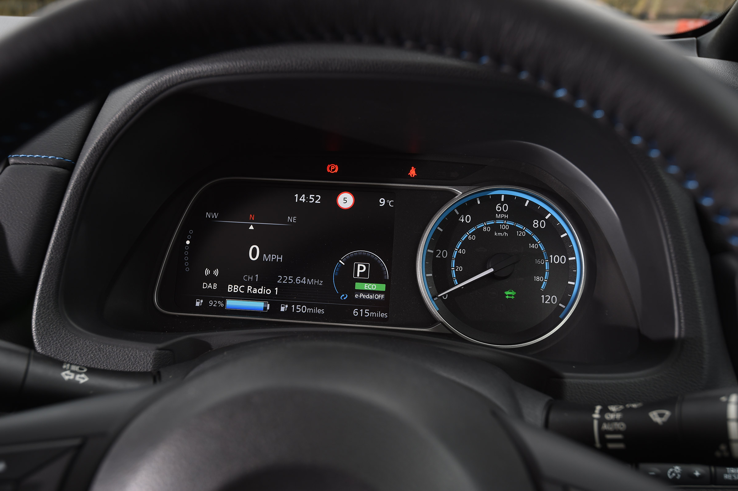 Nissan Leaf - dials