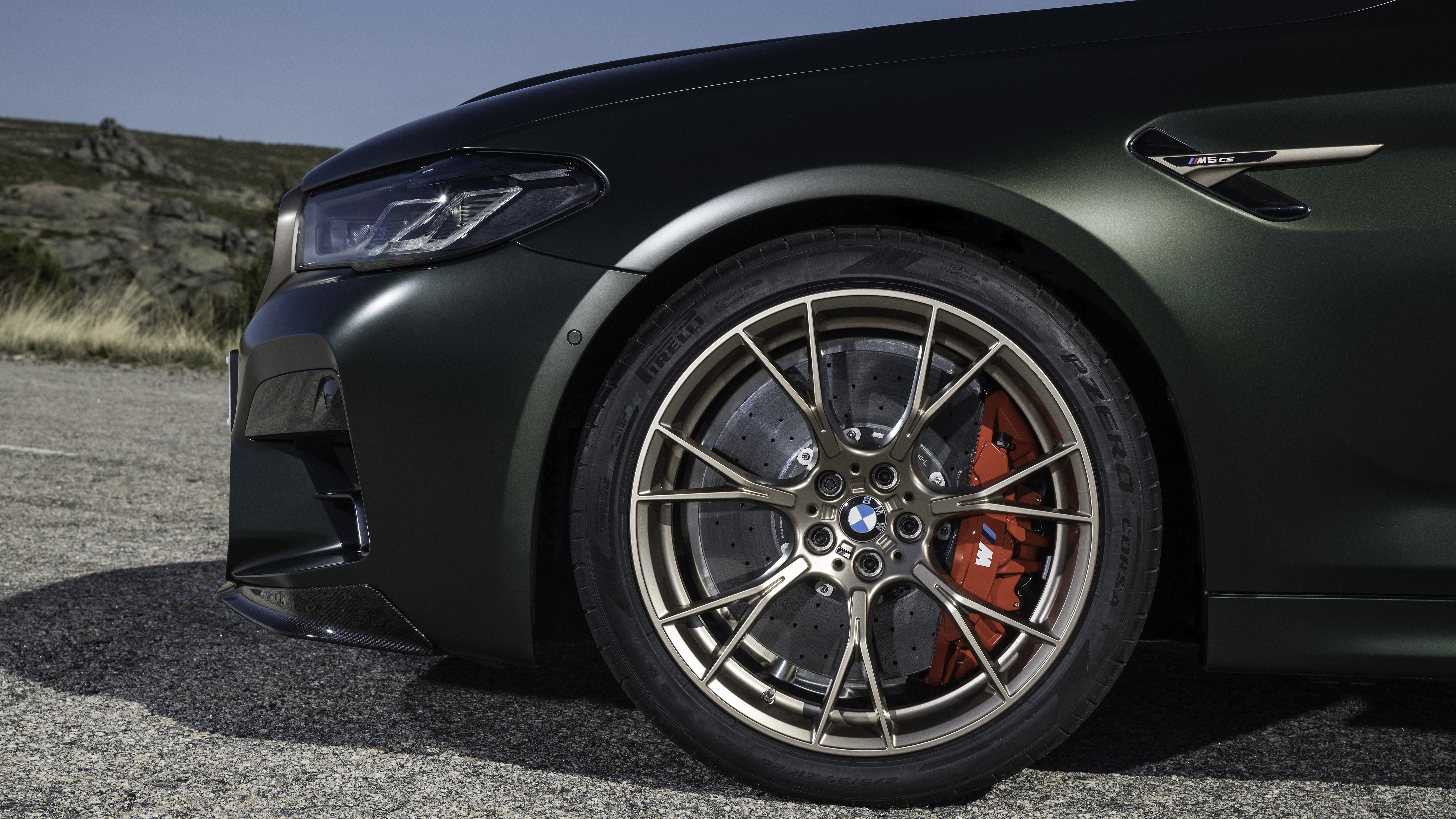 2021 BMW M5 CS - front close-up 