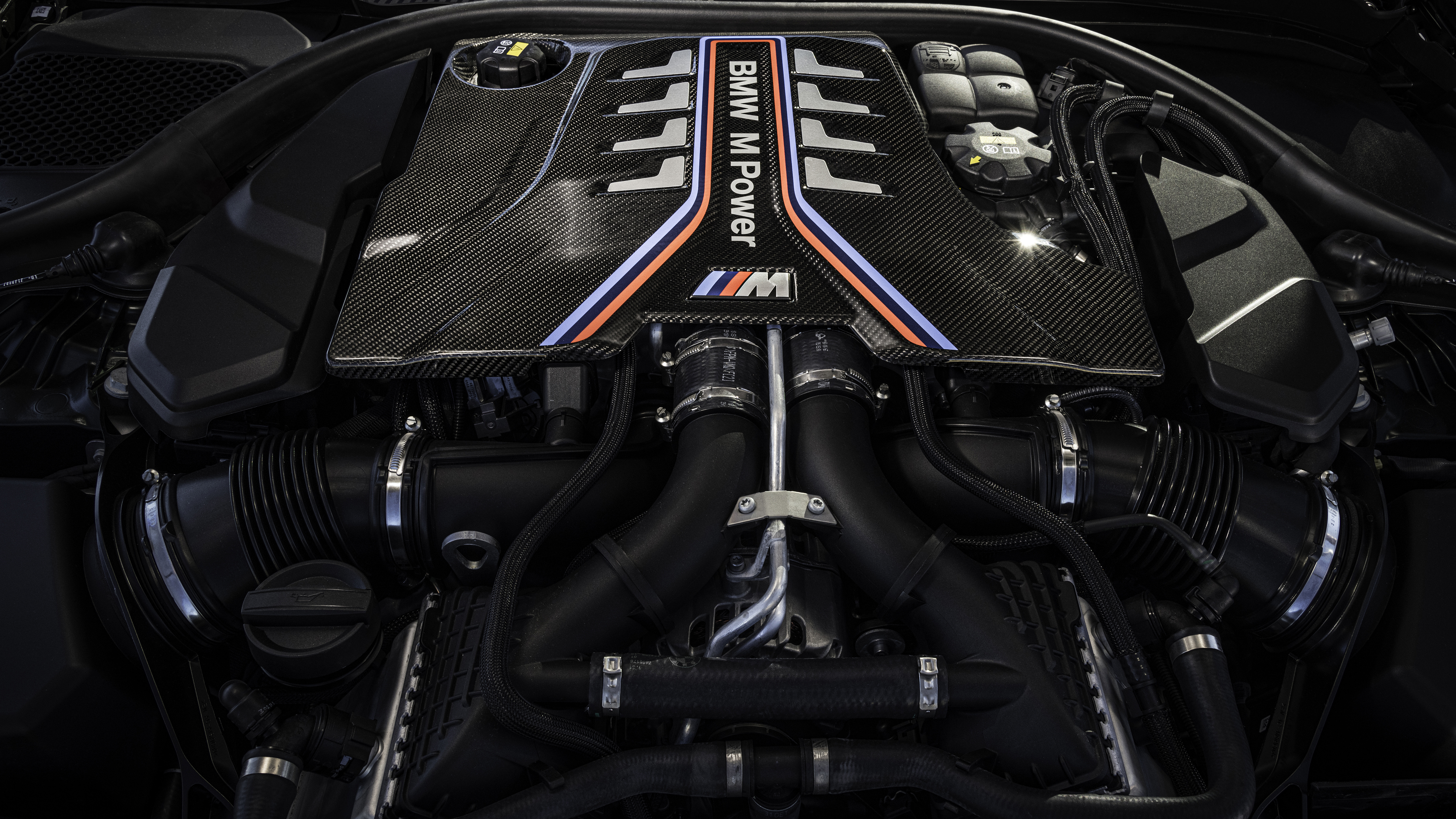 2021 BMW M5 CS - engine bay 